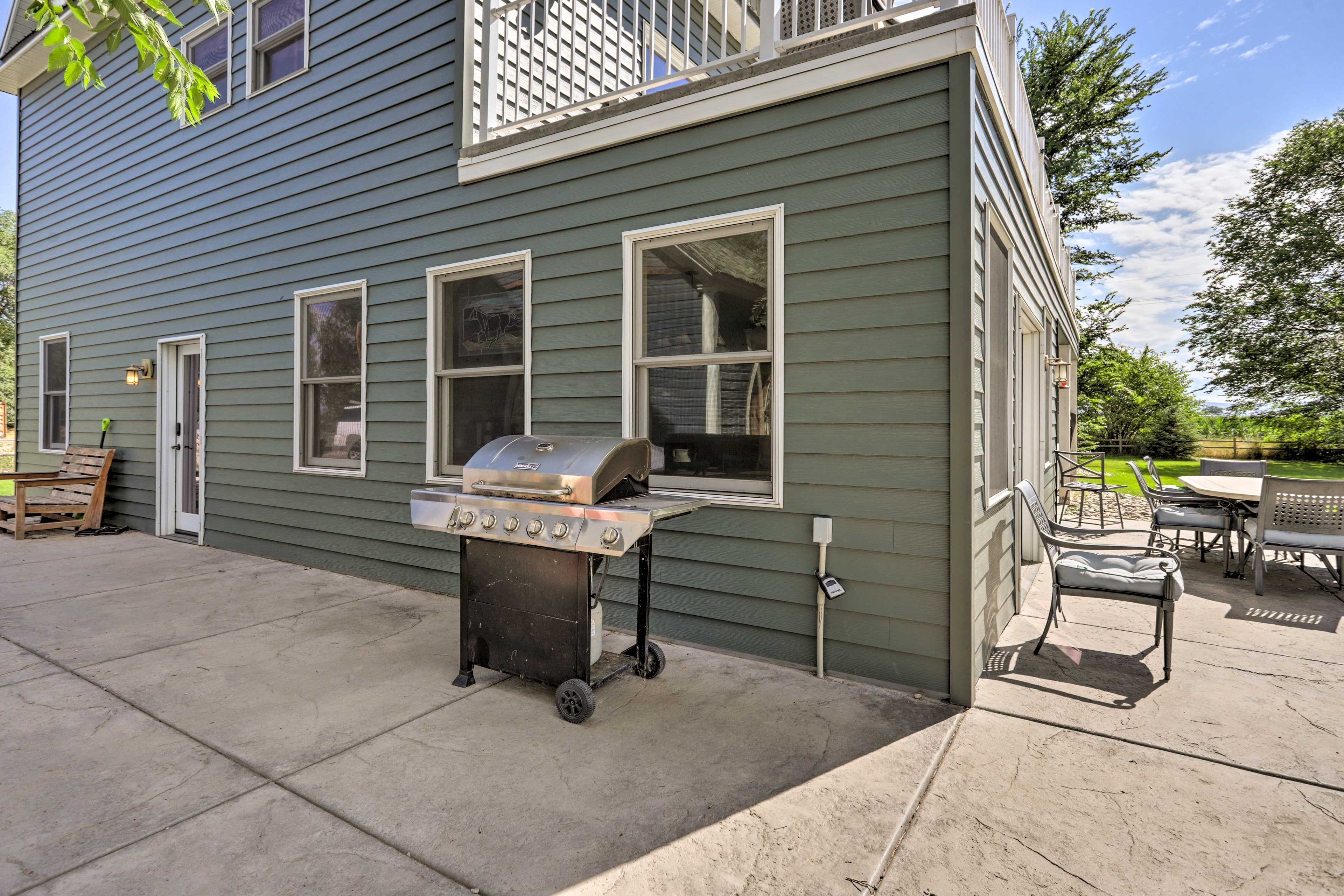 Patio | Gas Grill | Dining Area | Covered Seating | Hot Tub | Firepit