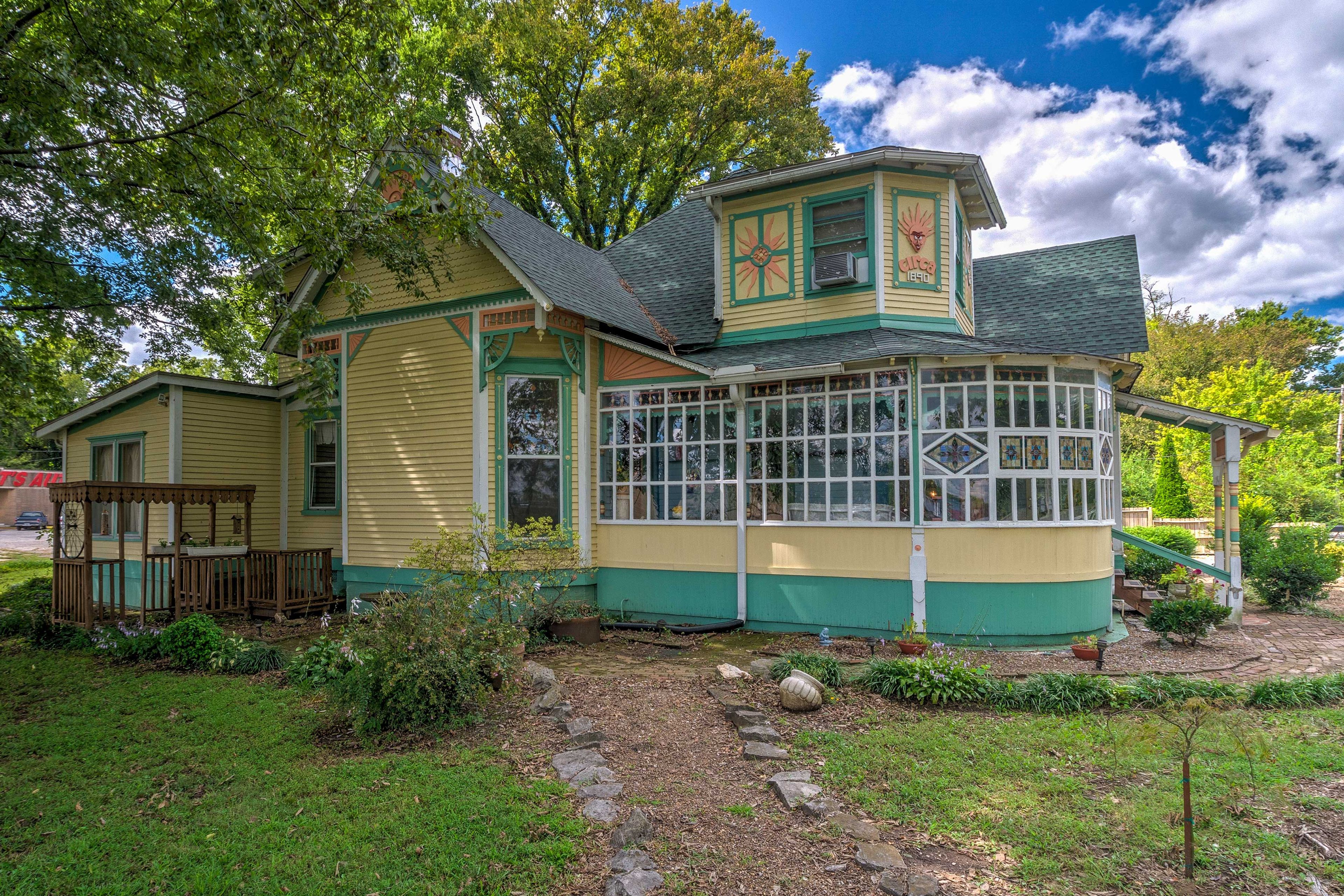 Russellville Vacation Rental | 5BR | 2BA | 3,000 Sq Ft | Stairs Required