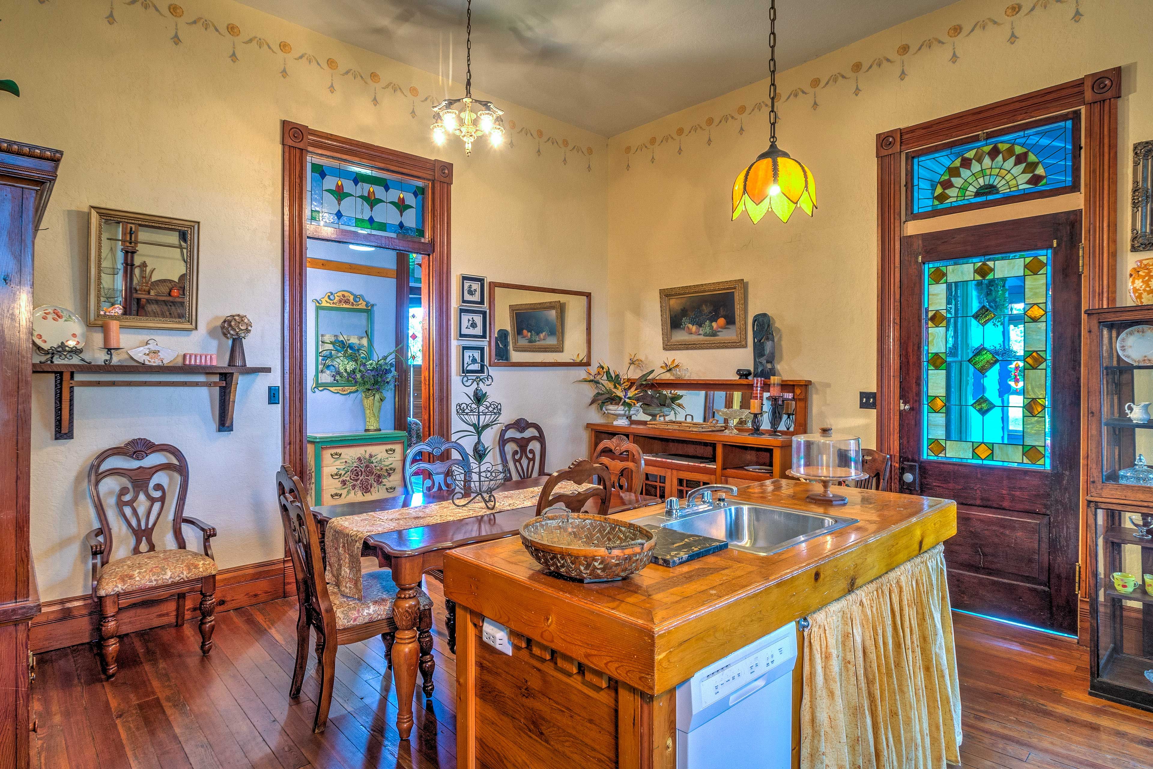 Dining Room | Dishware/Flatware