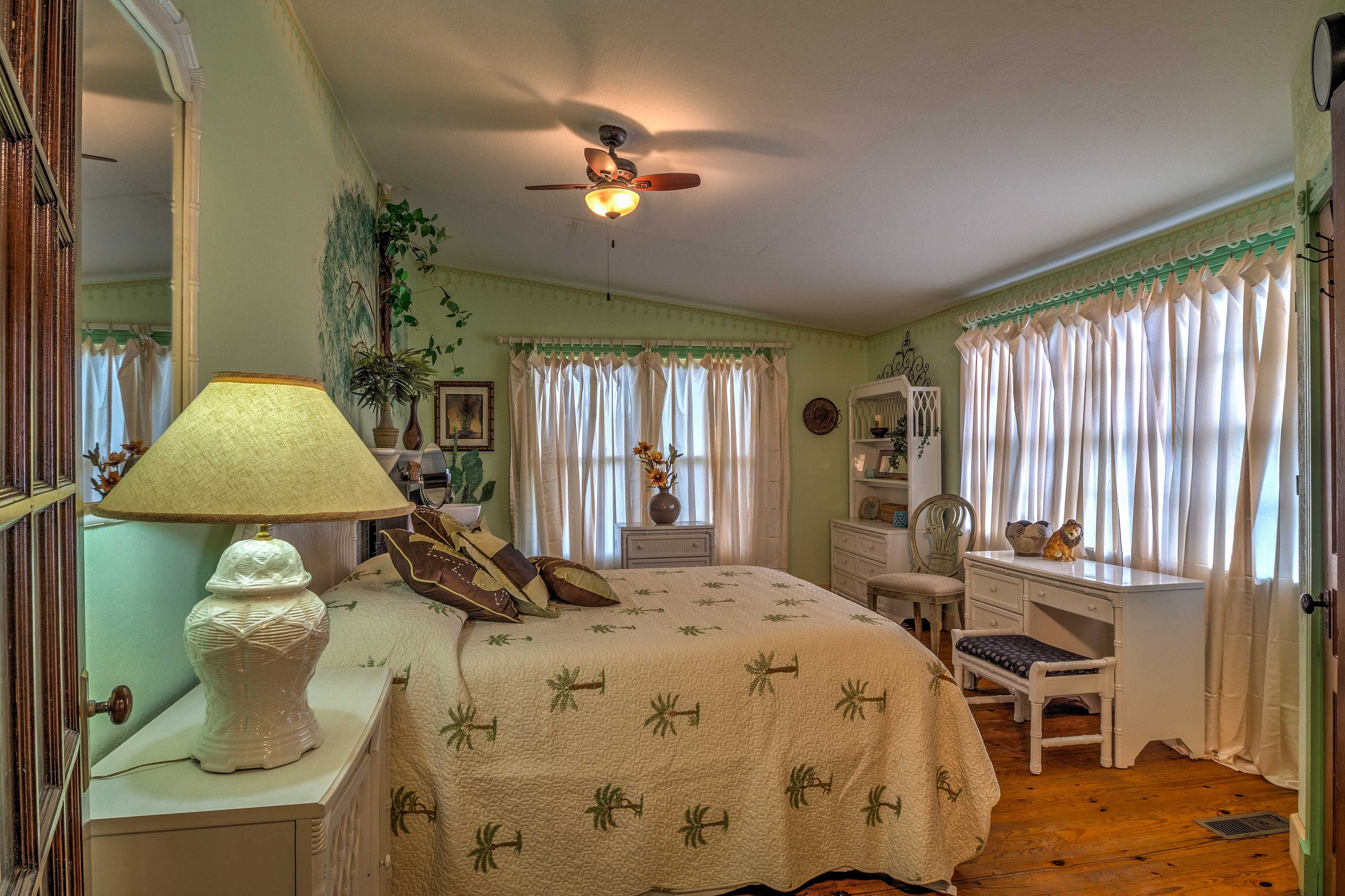 Bedroom 1 | Queen Bed | Linens Provided