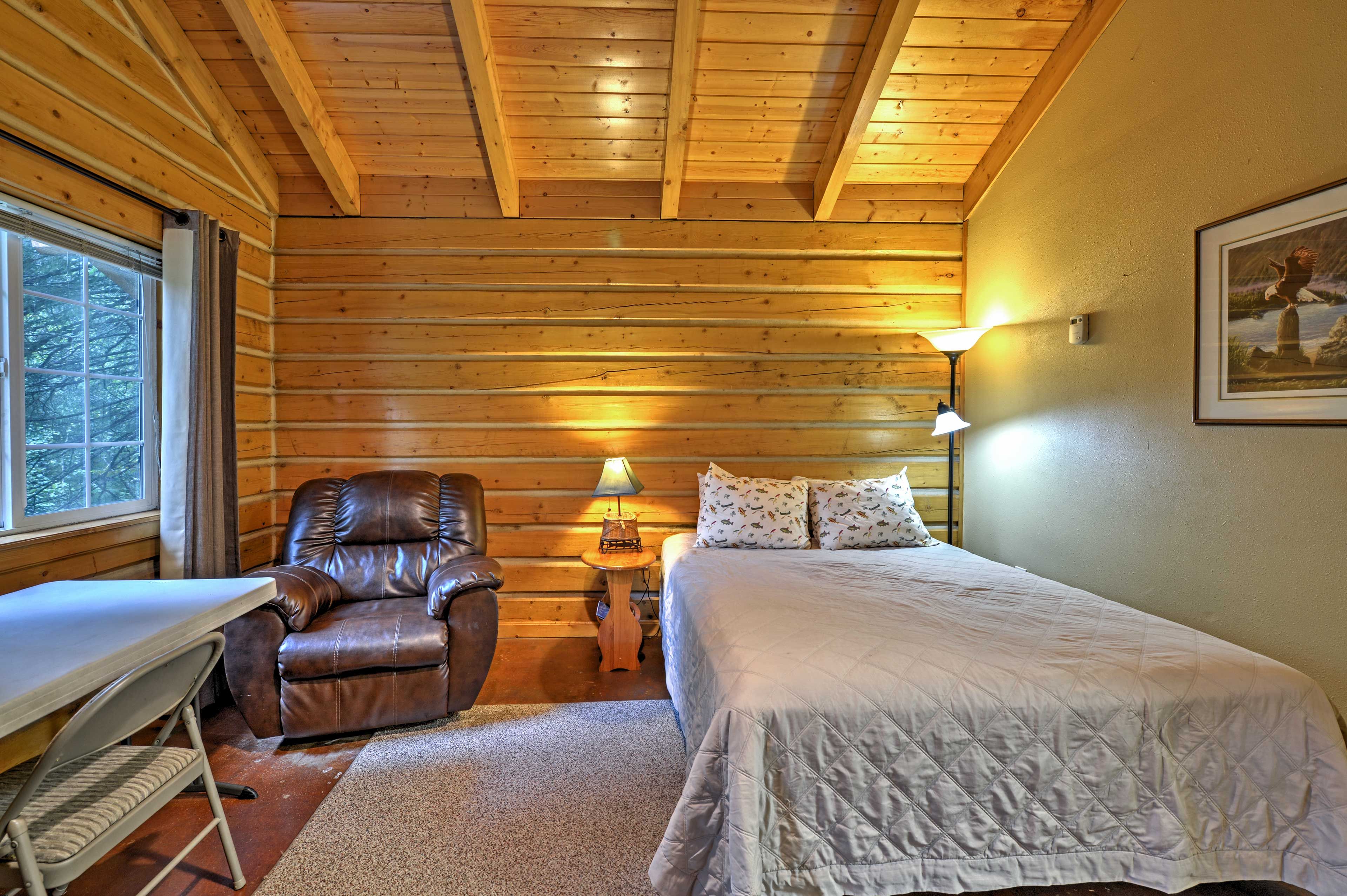 Studio | Queen Bed | Recliner Chair