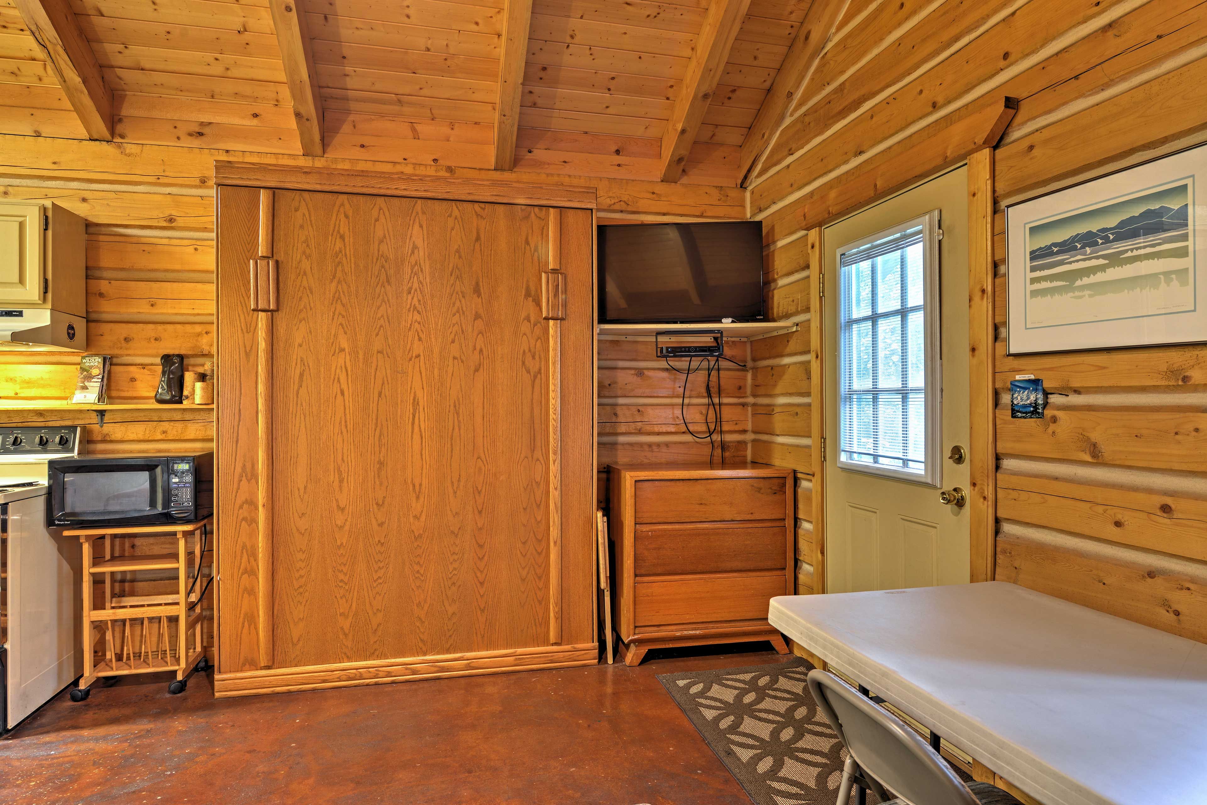 Studio | Flat-Screen Satellite TV