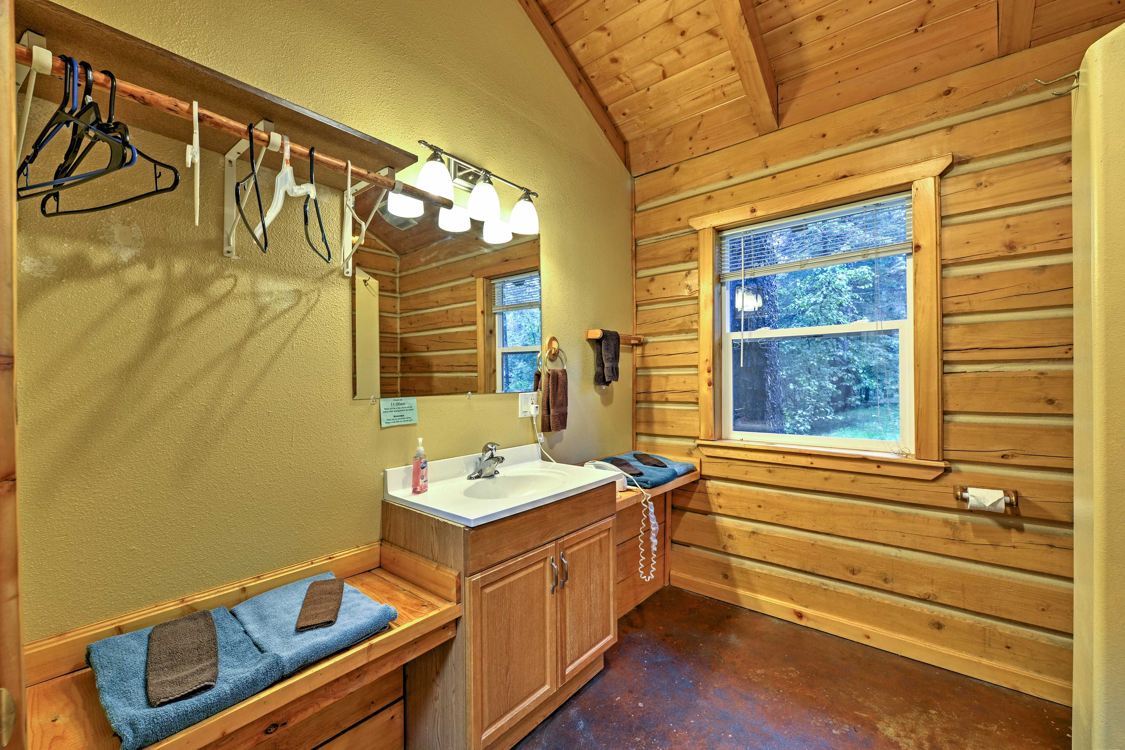 Full Bathroom | Shower/Tub Combo