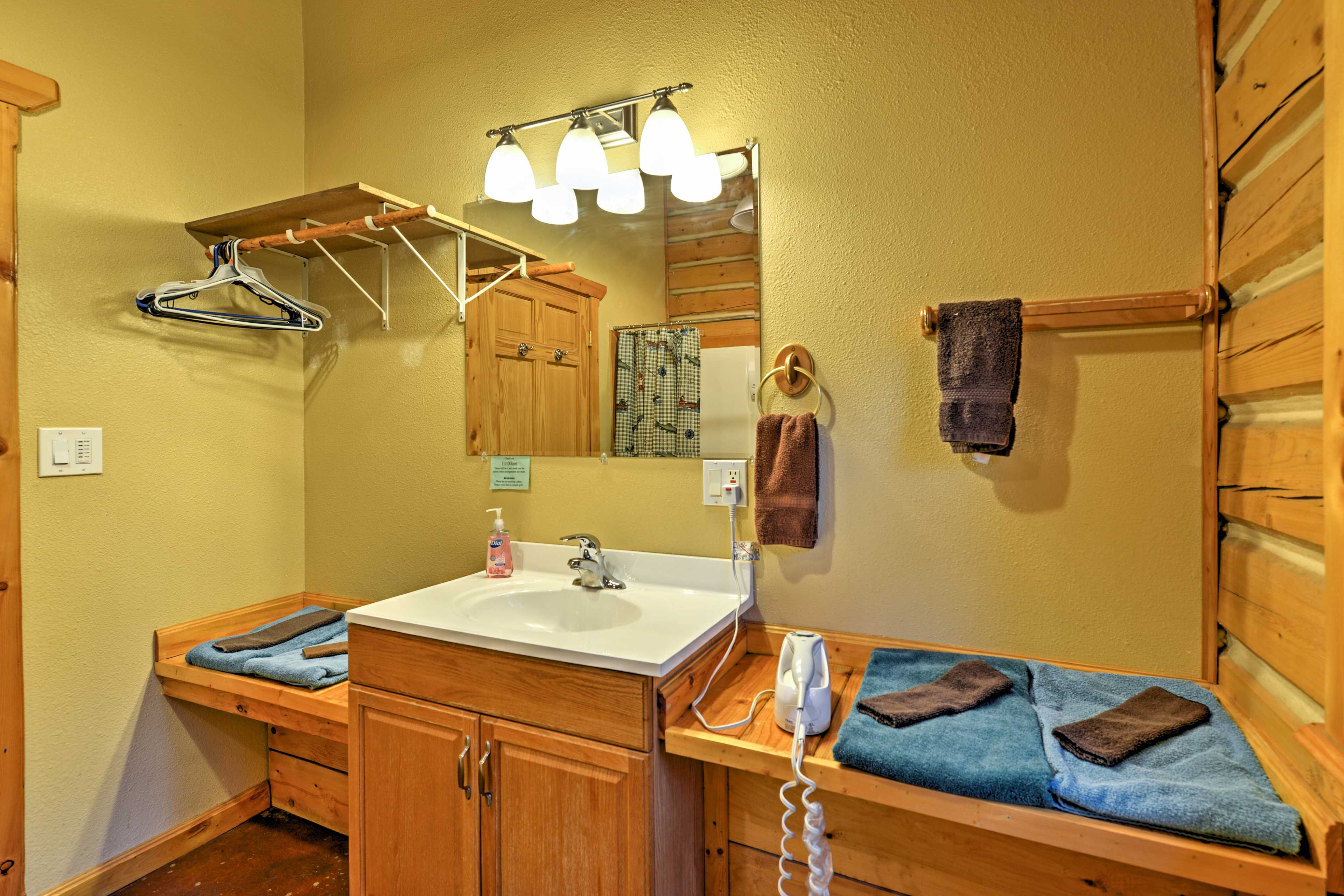 Full Bathroom | Linens & Towels Provided