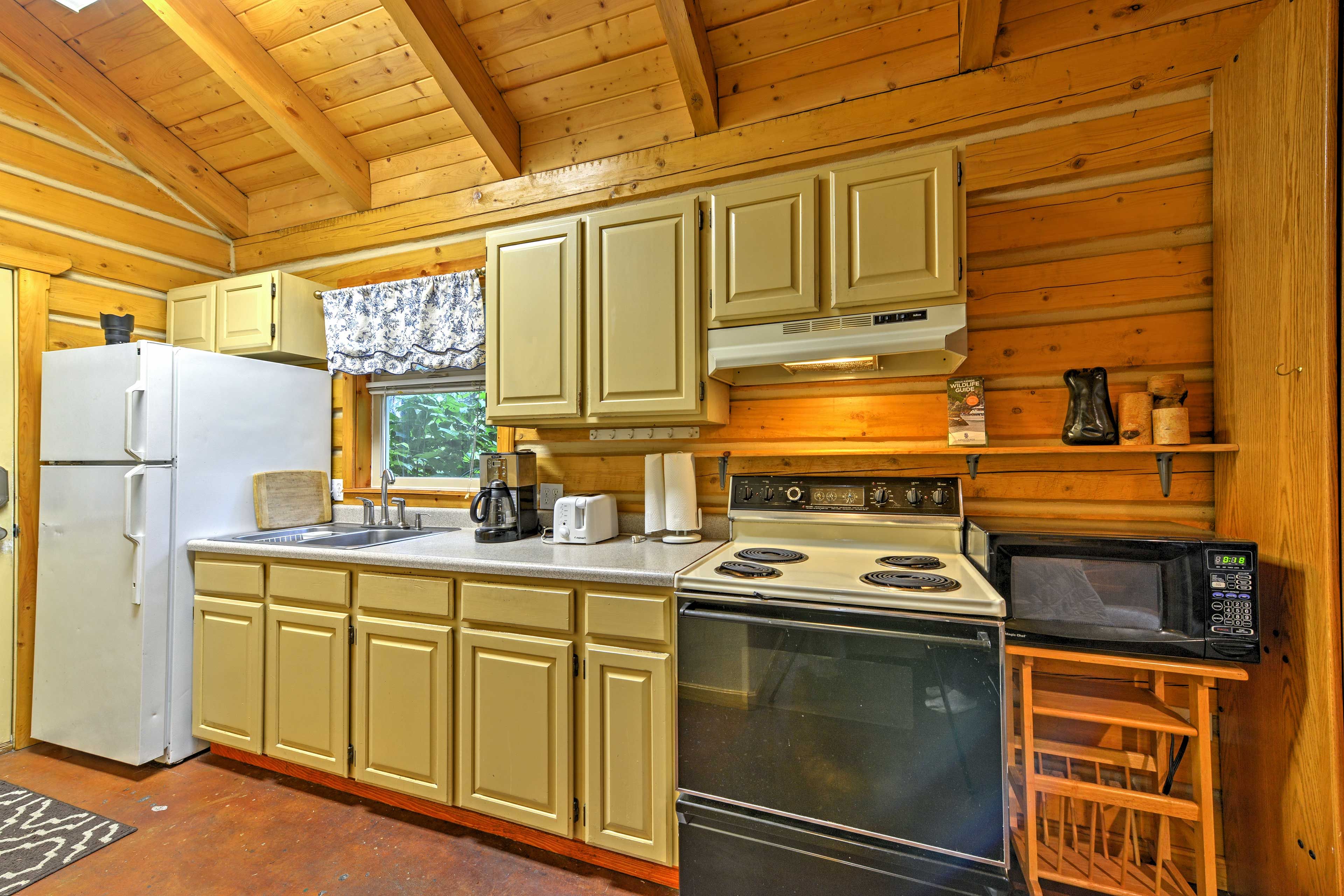 Kitchen | Full-Size Fridge