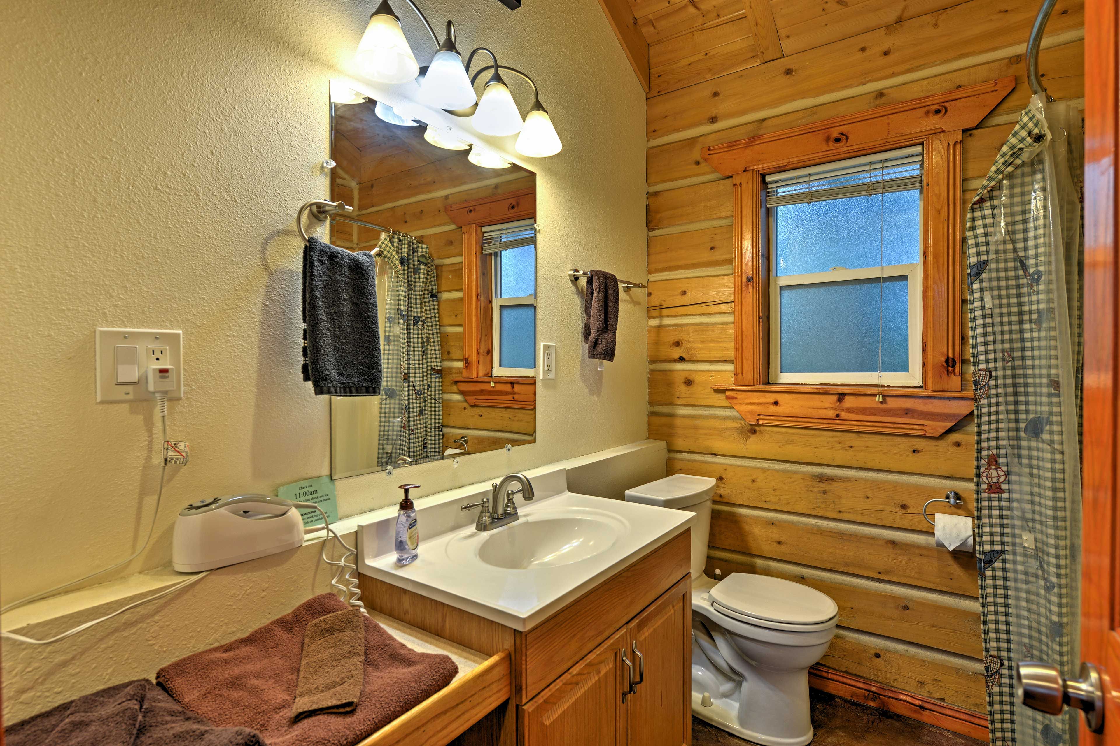Full Bathroom | Shower/Tub Combo