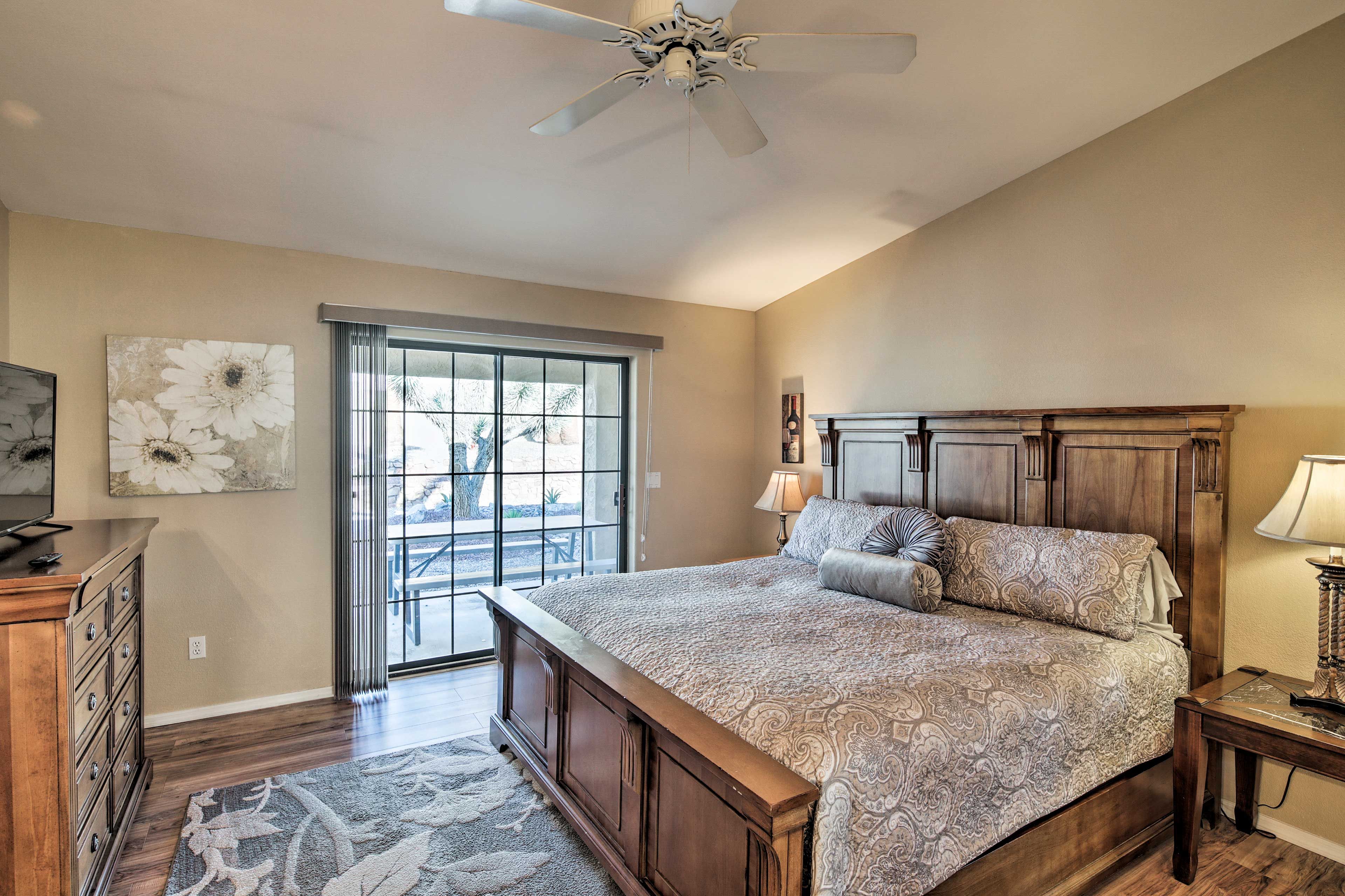 Bedroom 1 | King Bed | Smart TV