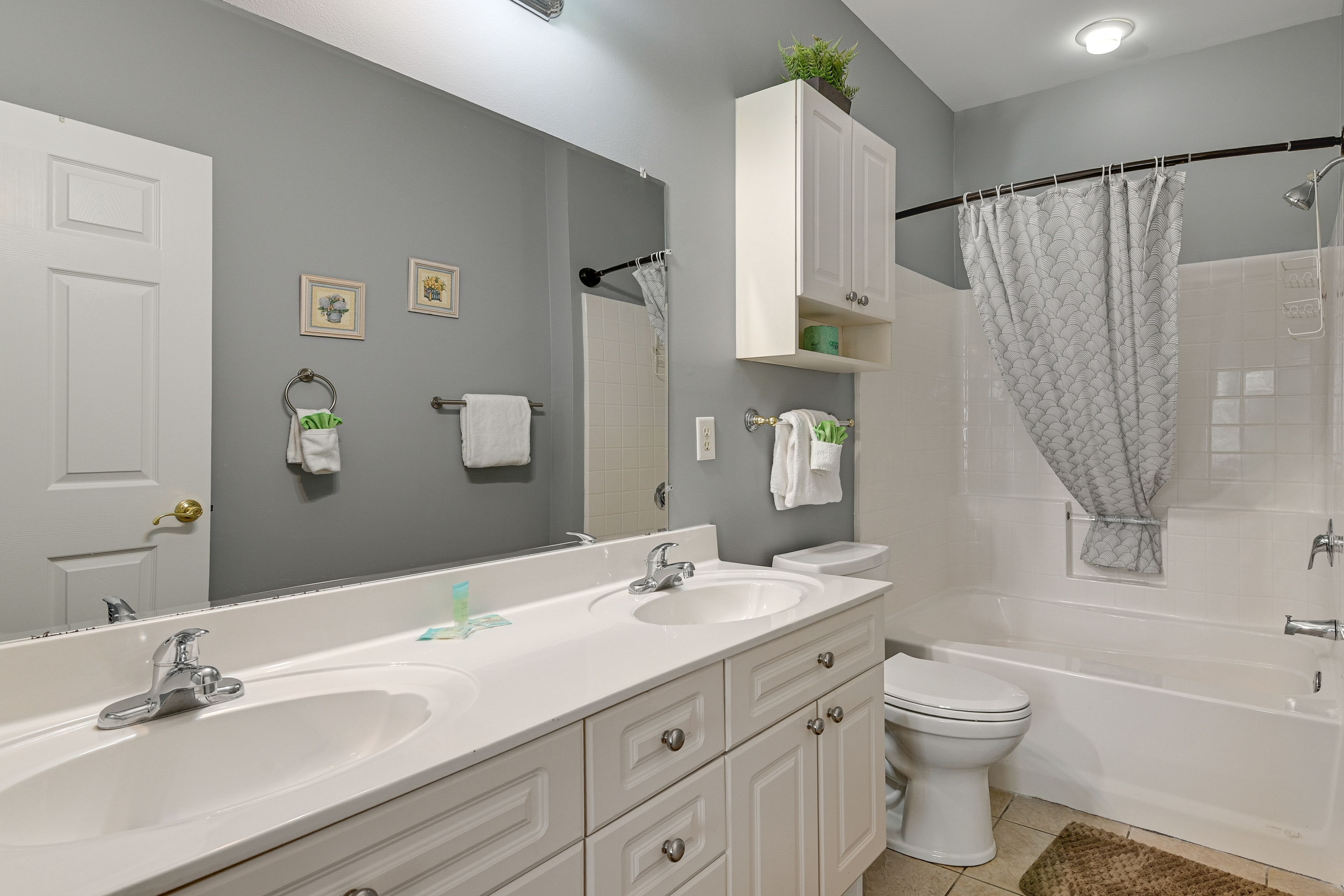 En-Suite Bathroom | Towels Provided | Complimentary Toiletries