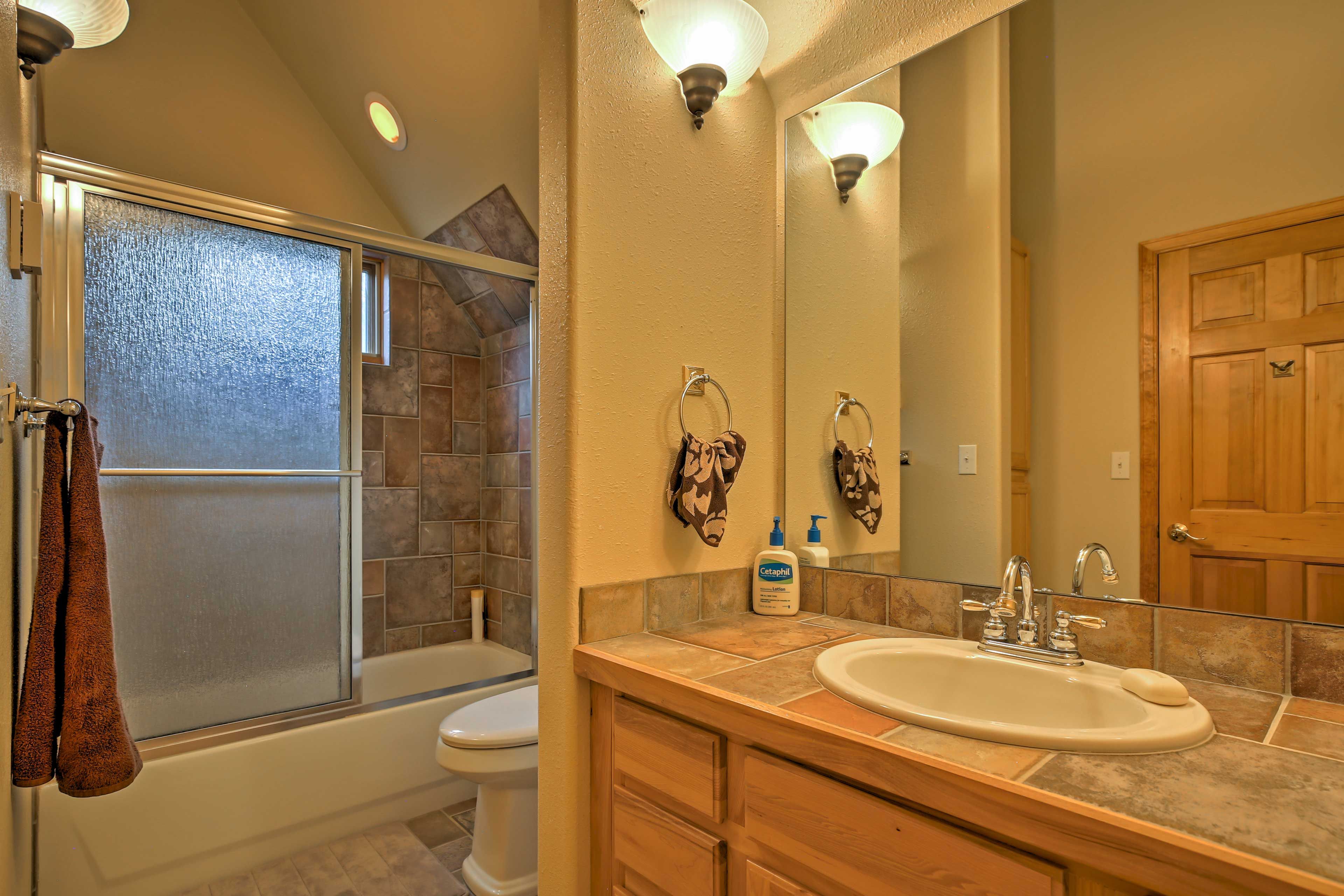 En-Suite Bathroom | Towels Provided