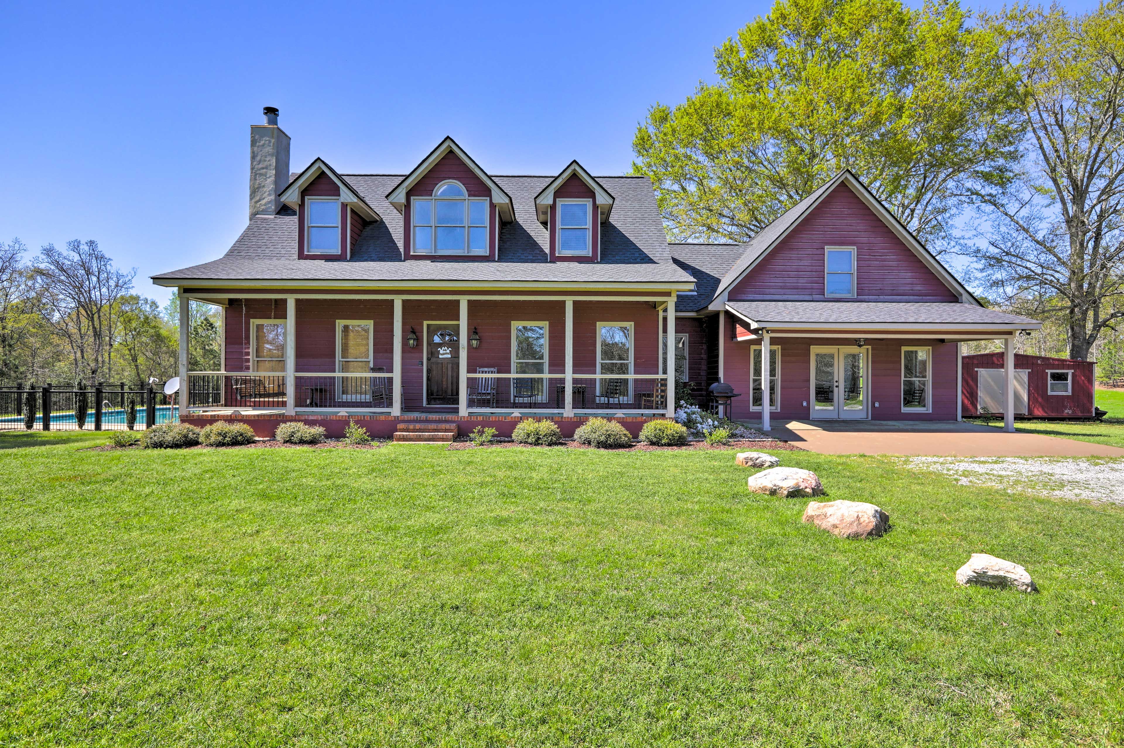 Hamilton Vacation Rental | 4BR | 2.5BA | 3,000 Sq Ft | Stairs Required