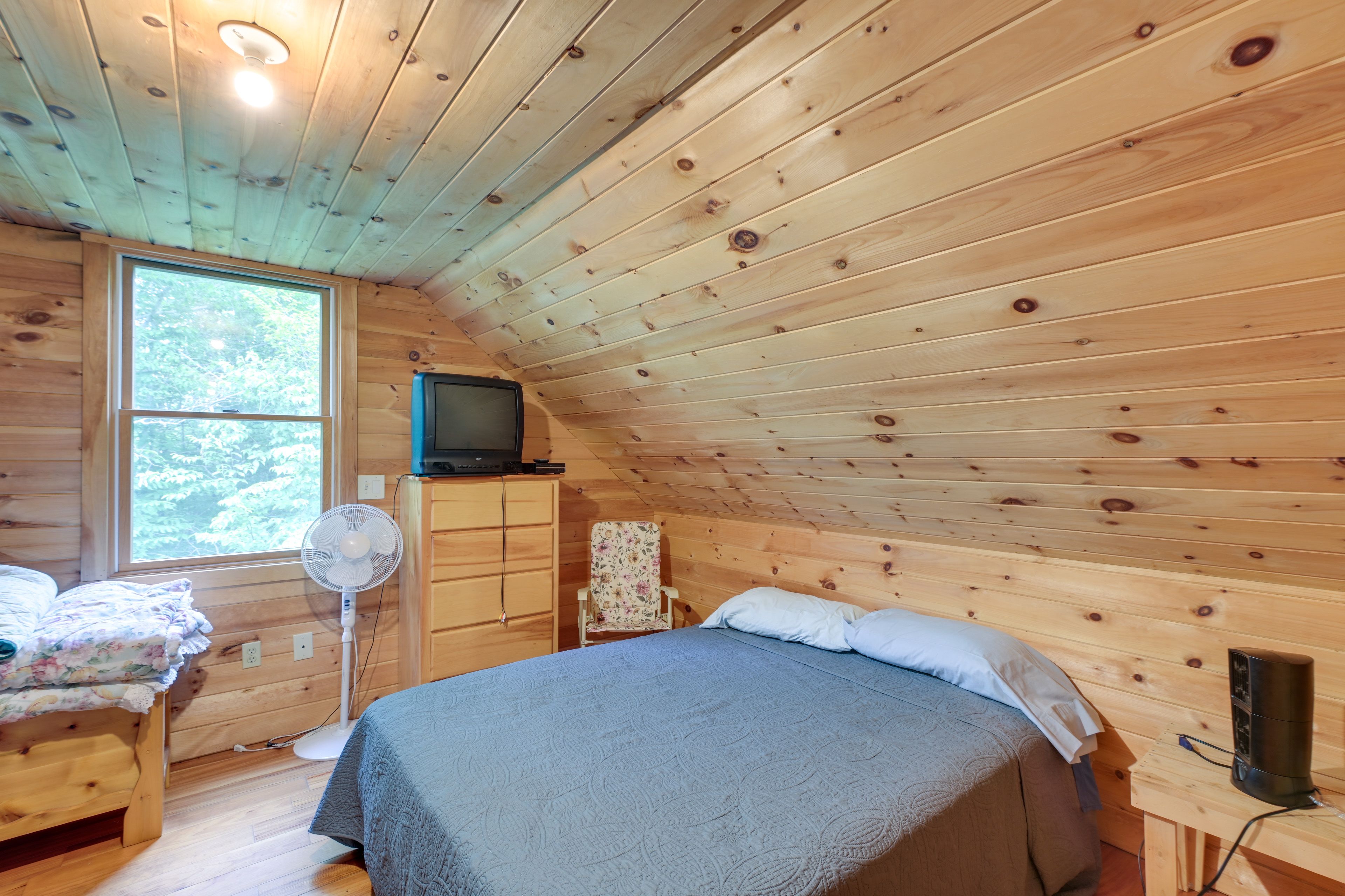 Bedroom 3 | Queen Bed | Twin Bunk Bed