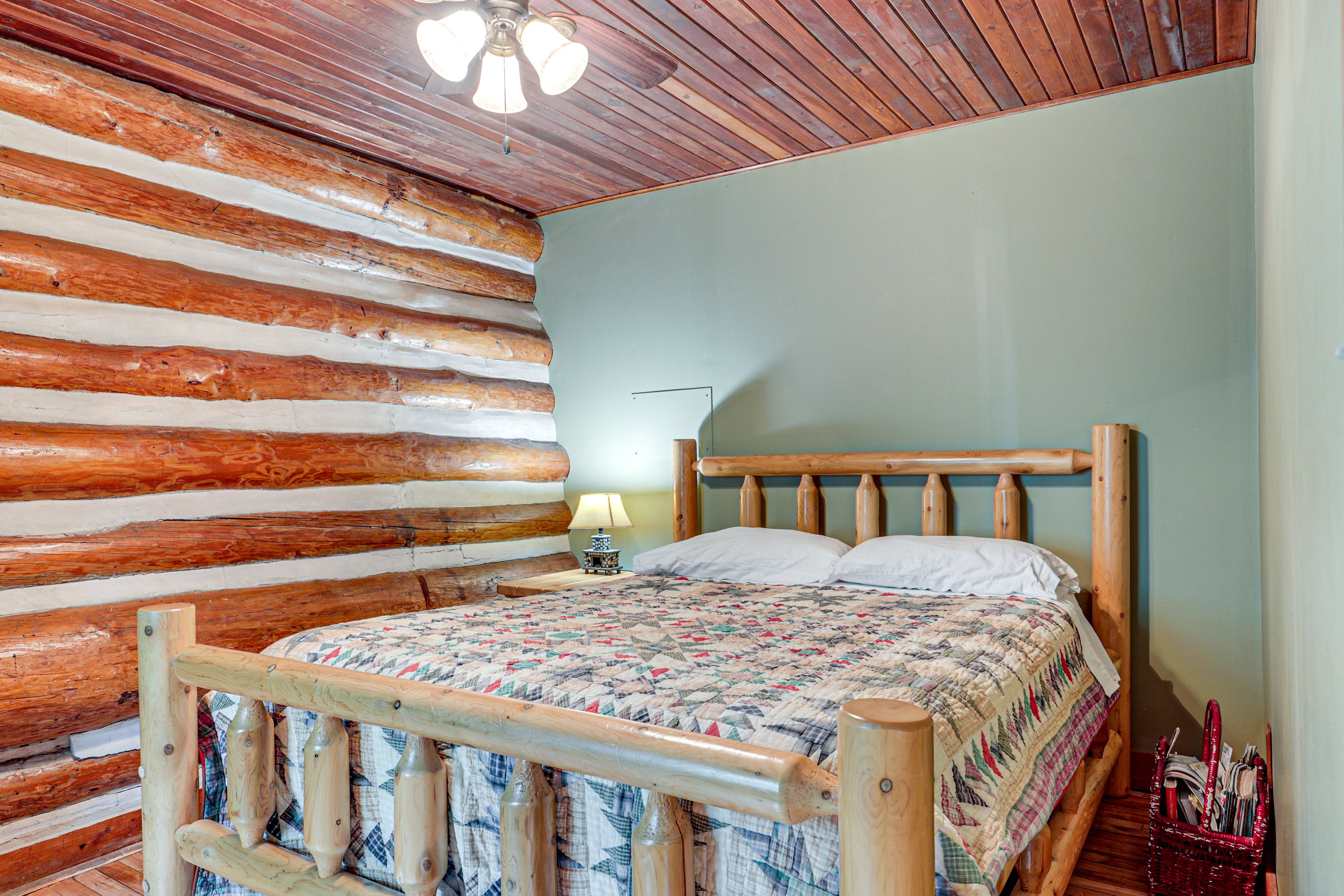Bedroom 1 | Main Level | Queen Bed | Linens Provided