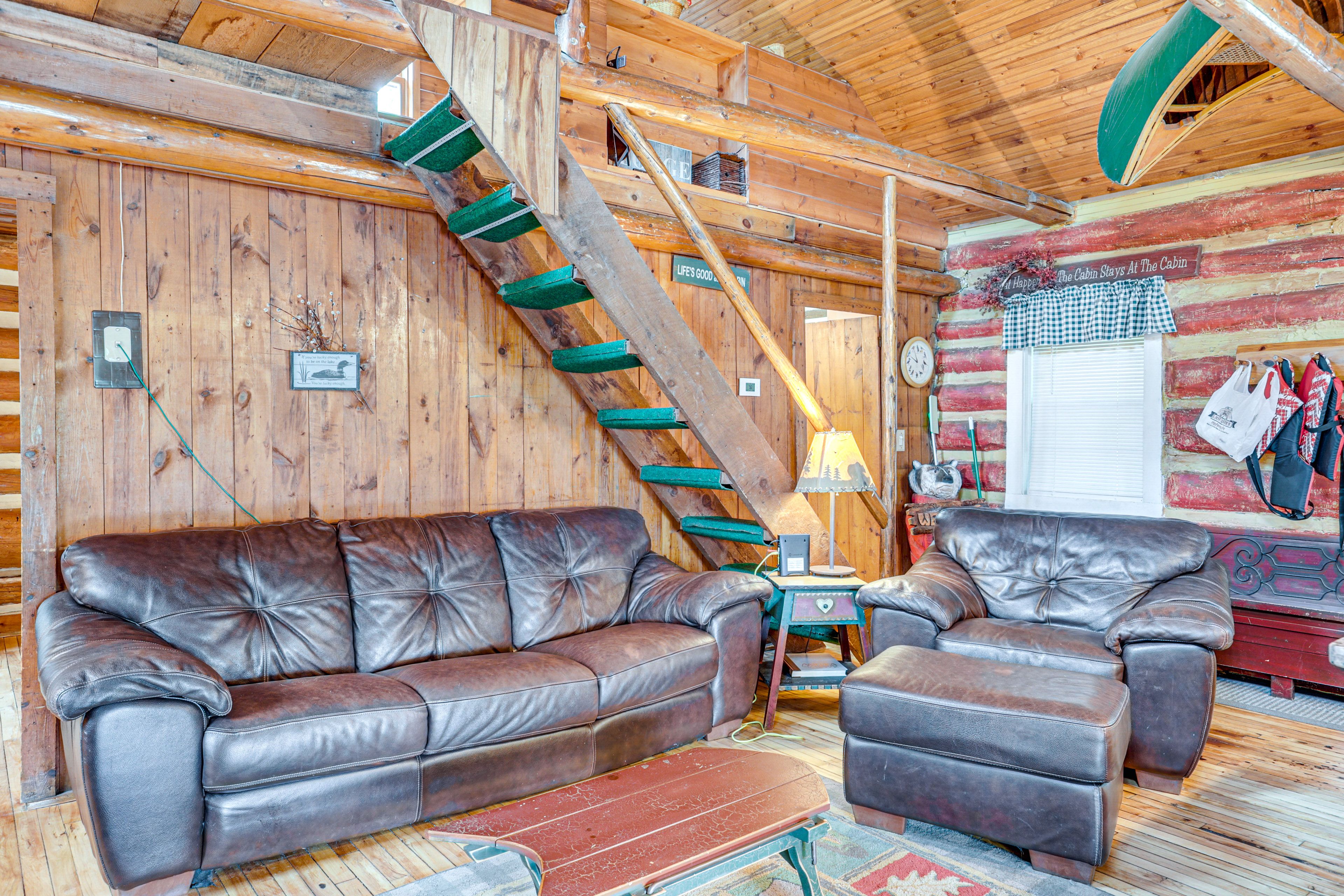 Living Room | Main Level | Free WiFi | Cable TV | Central A/C & Heat