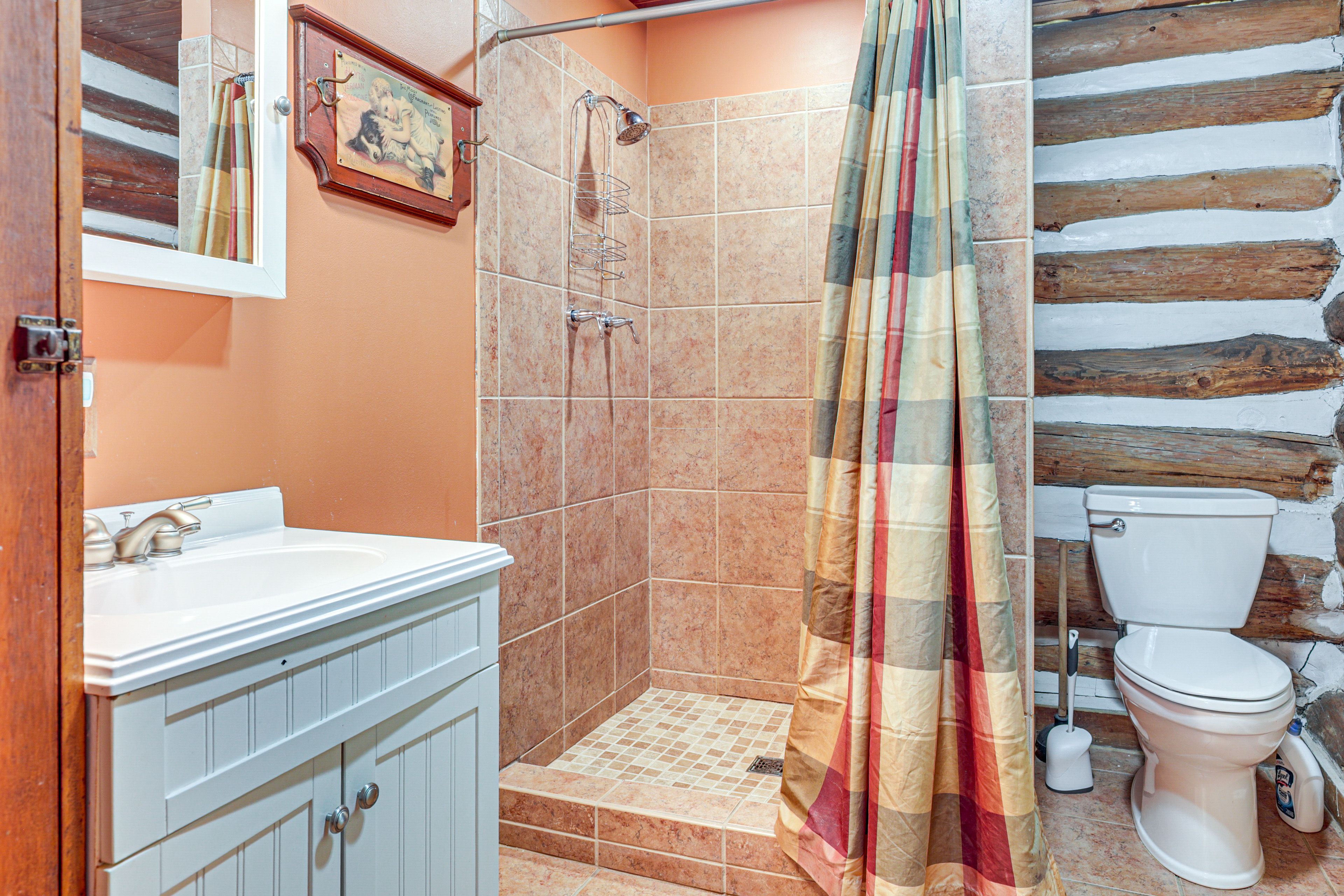 Full Bathroom | Main Level | Towels Provided