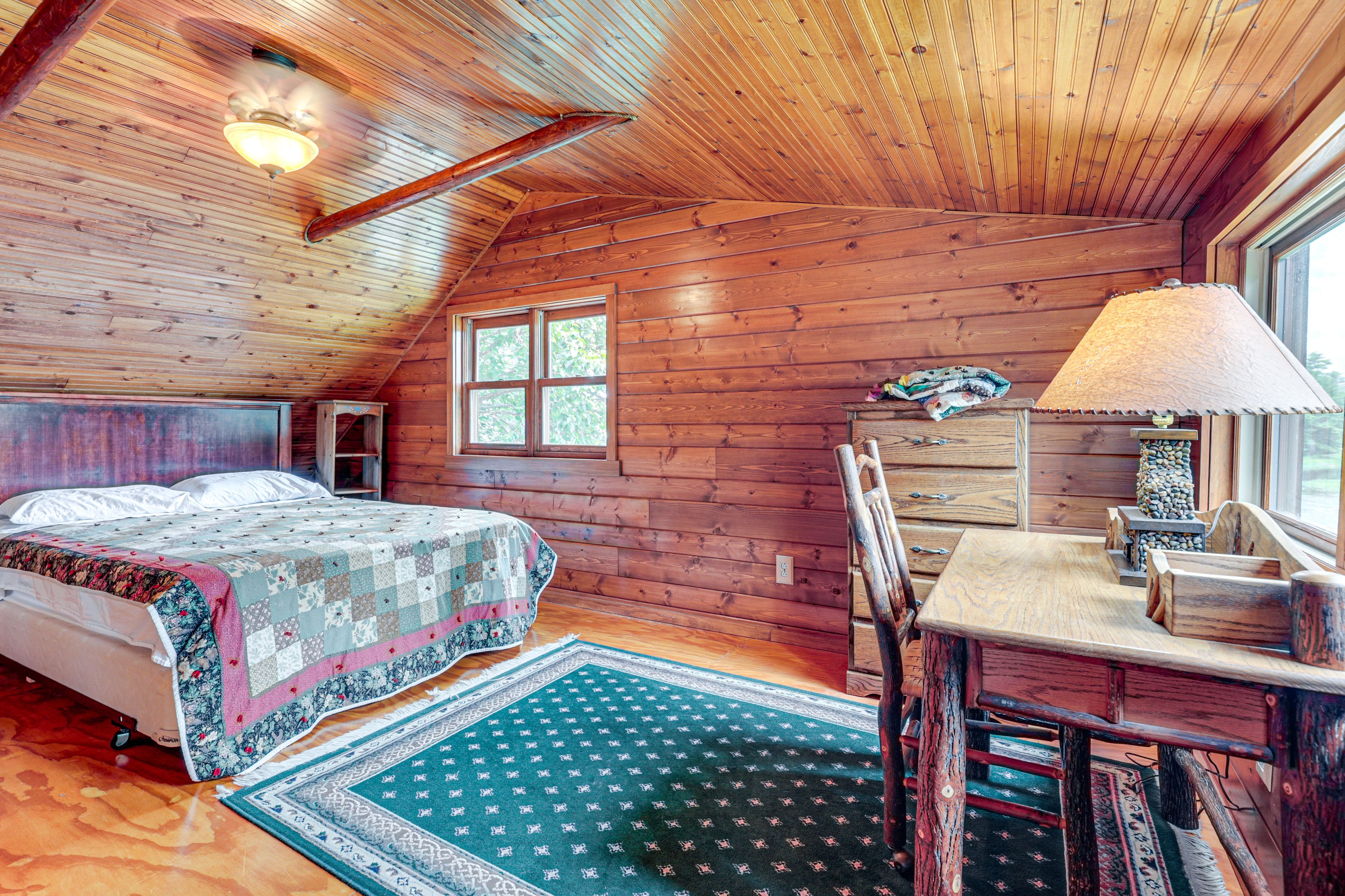 Lakeside Loft | 2nd Floor | Queen Bed | Desk