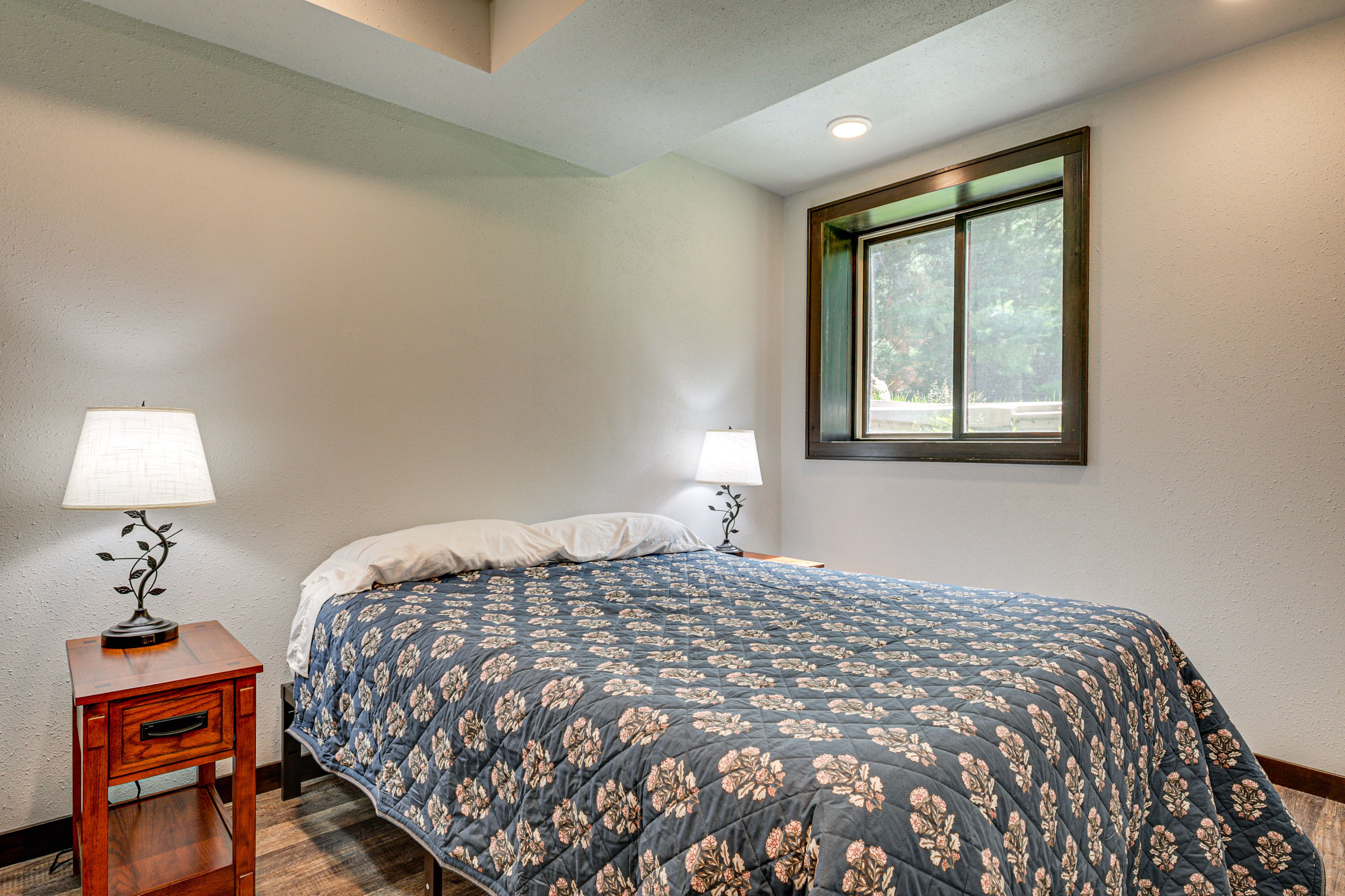 Bedroom 3 | Queen Bed | Lower Level