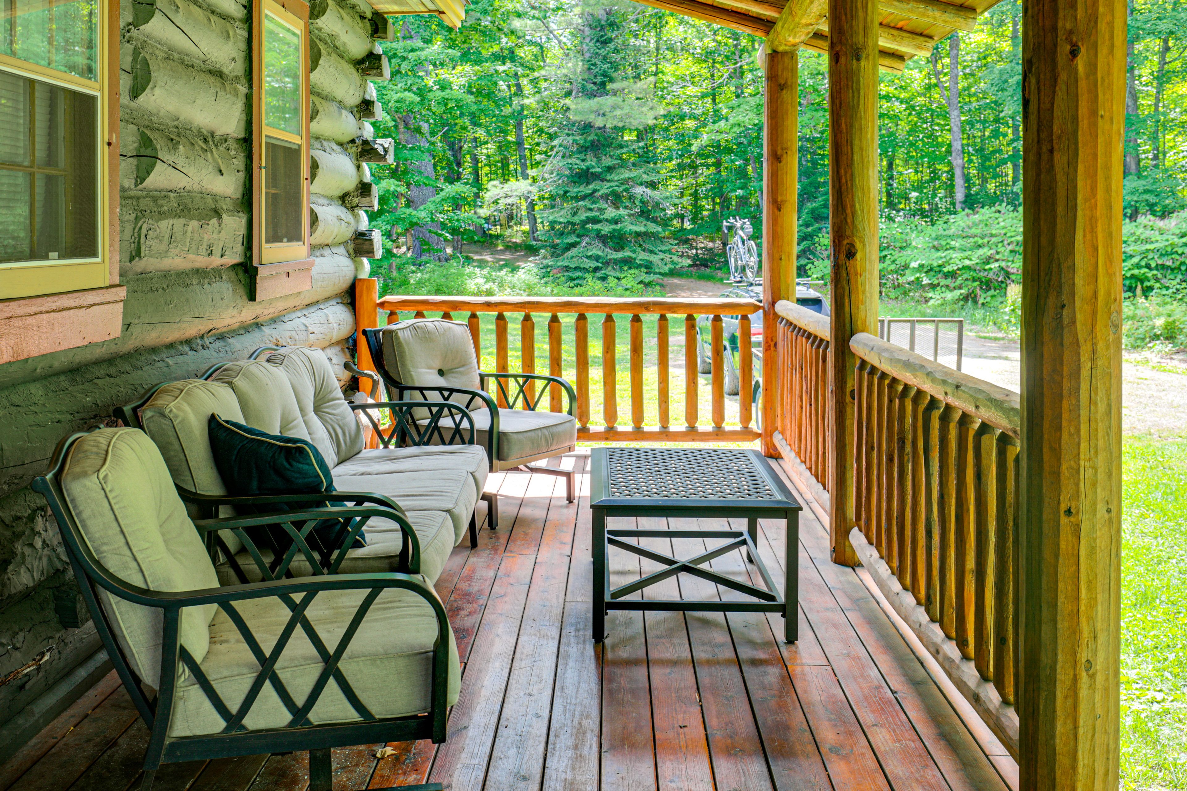 Porch w/ Seating