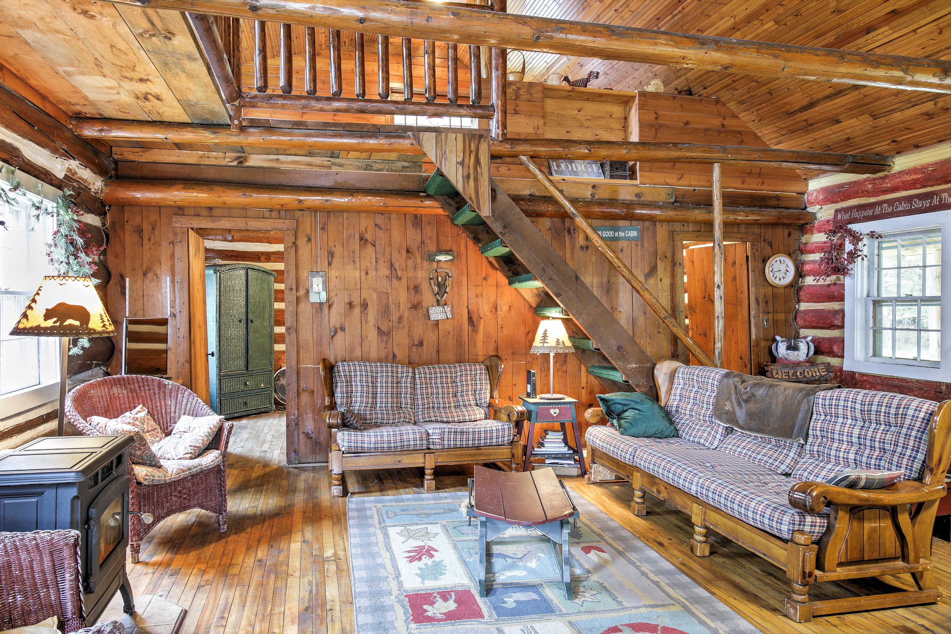 Living Room | 1st Floor | Free WiFi | Cable TV | Central A/C & Heat