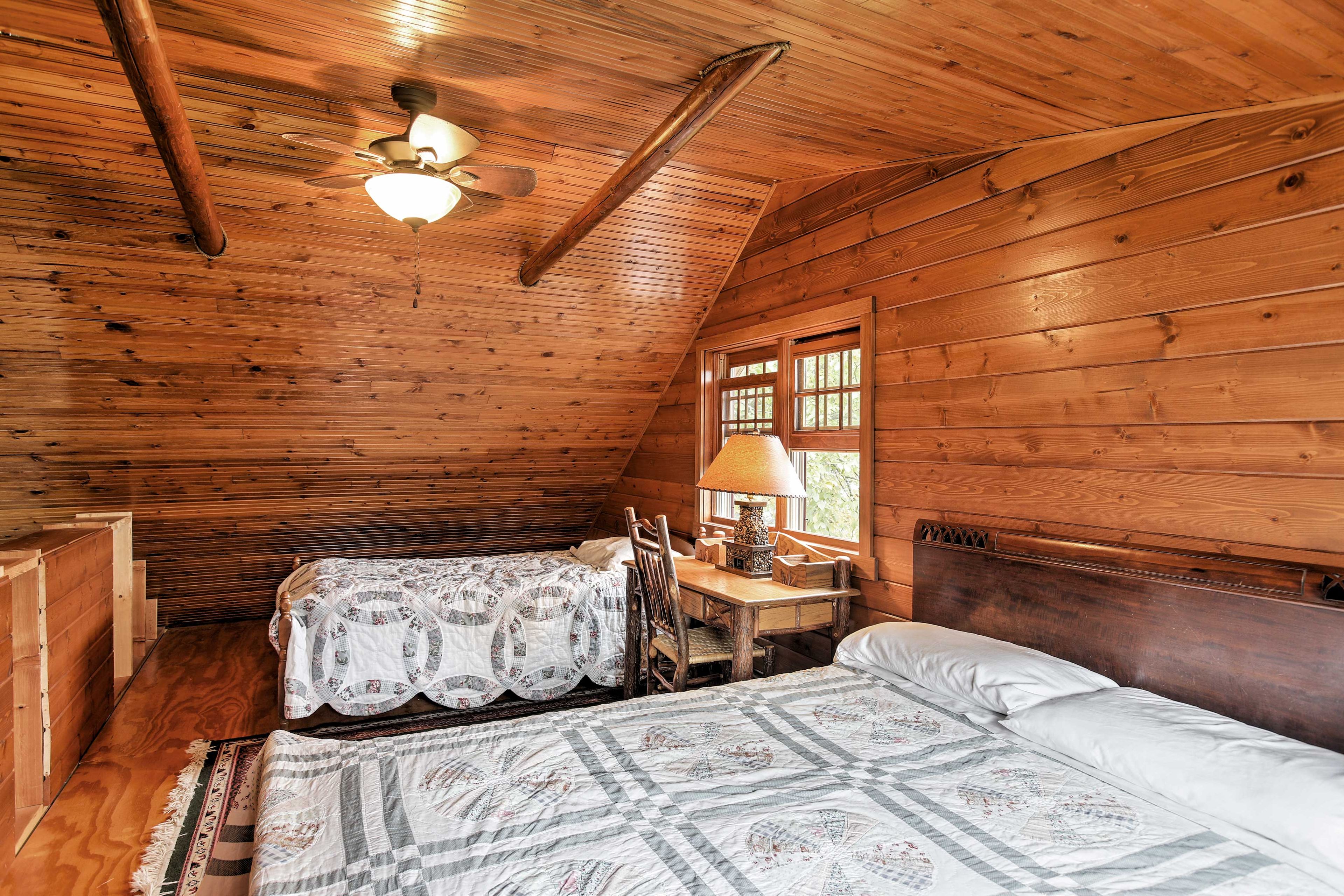 South Side Loft | 2nd Floor | Queen Bed | Full Bed