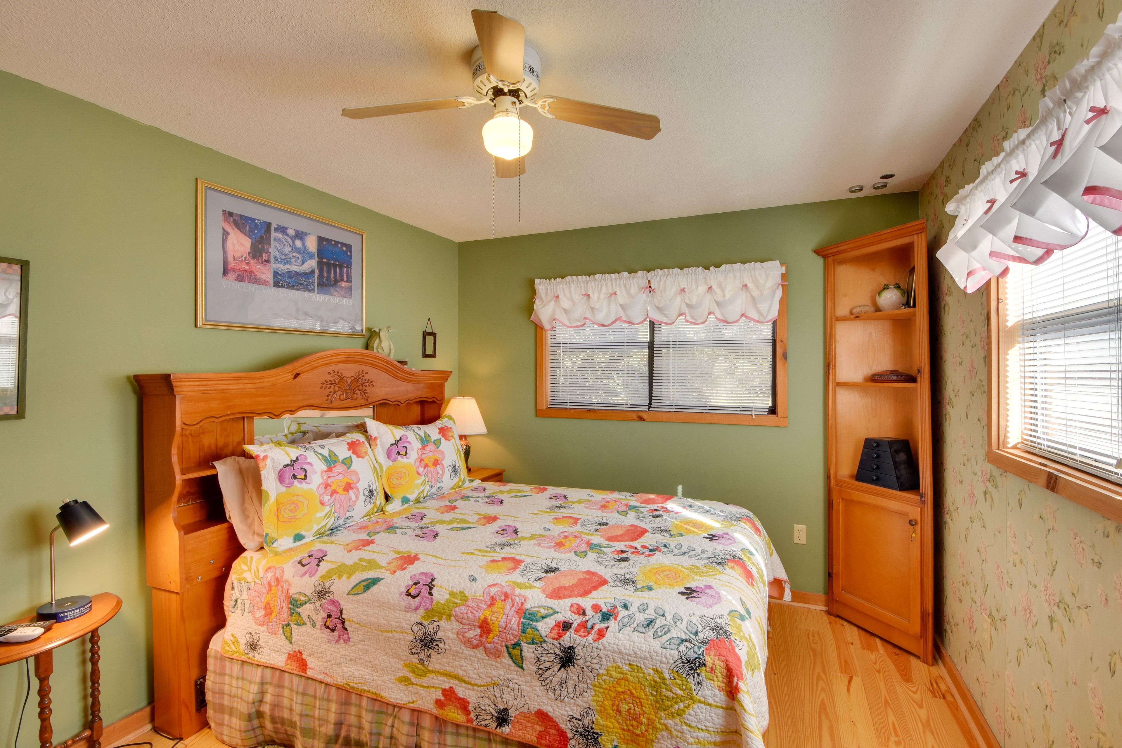 Bedroom 1 | Queen Bed | Linens Provided