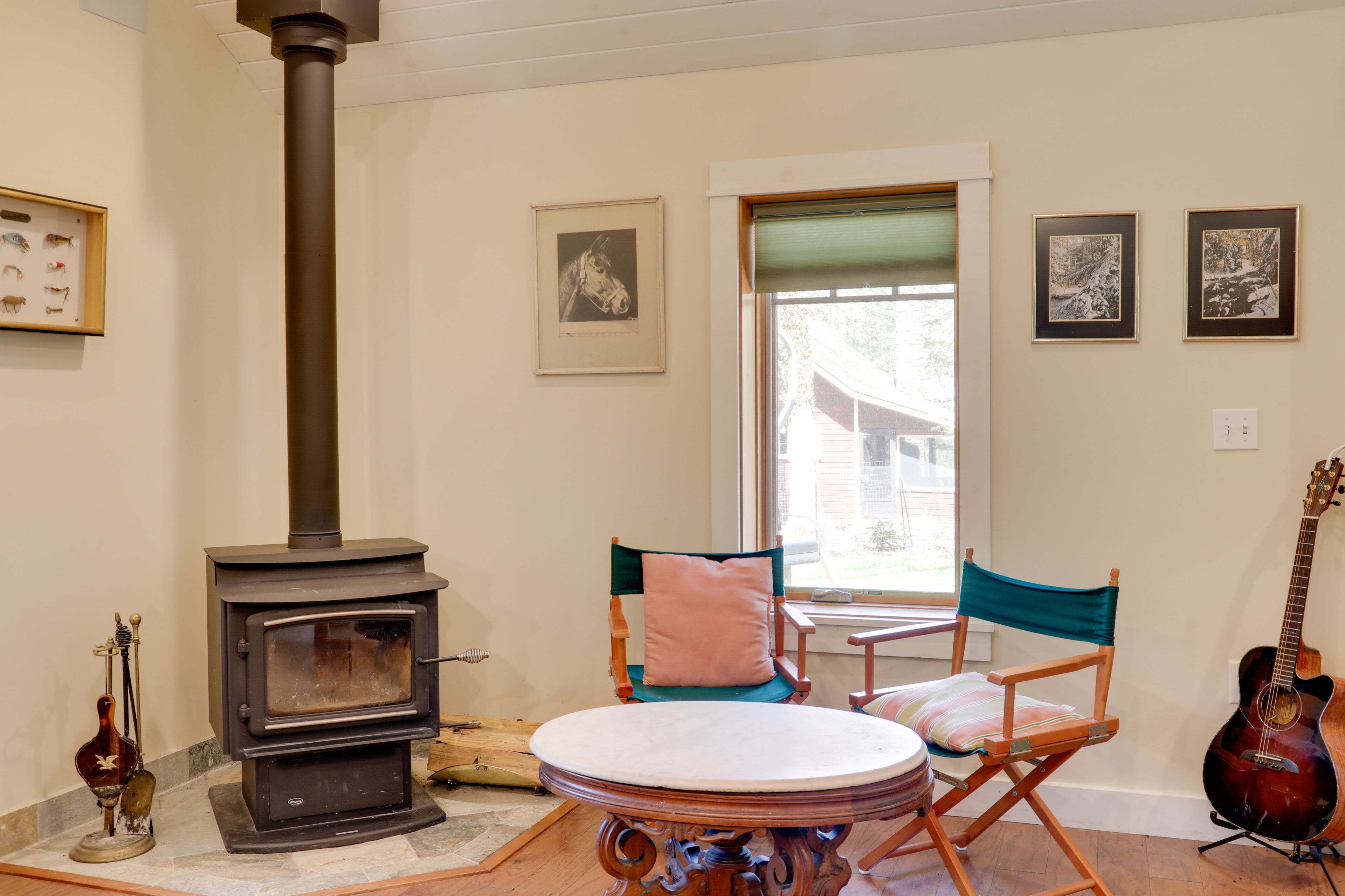 Dining Table | Dishware Provided