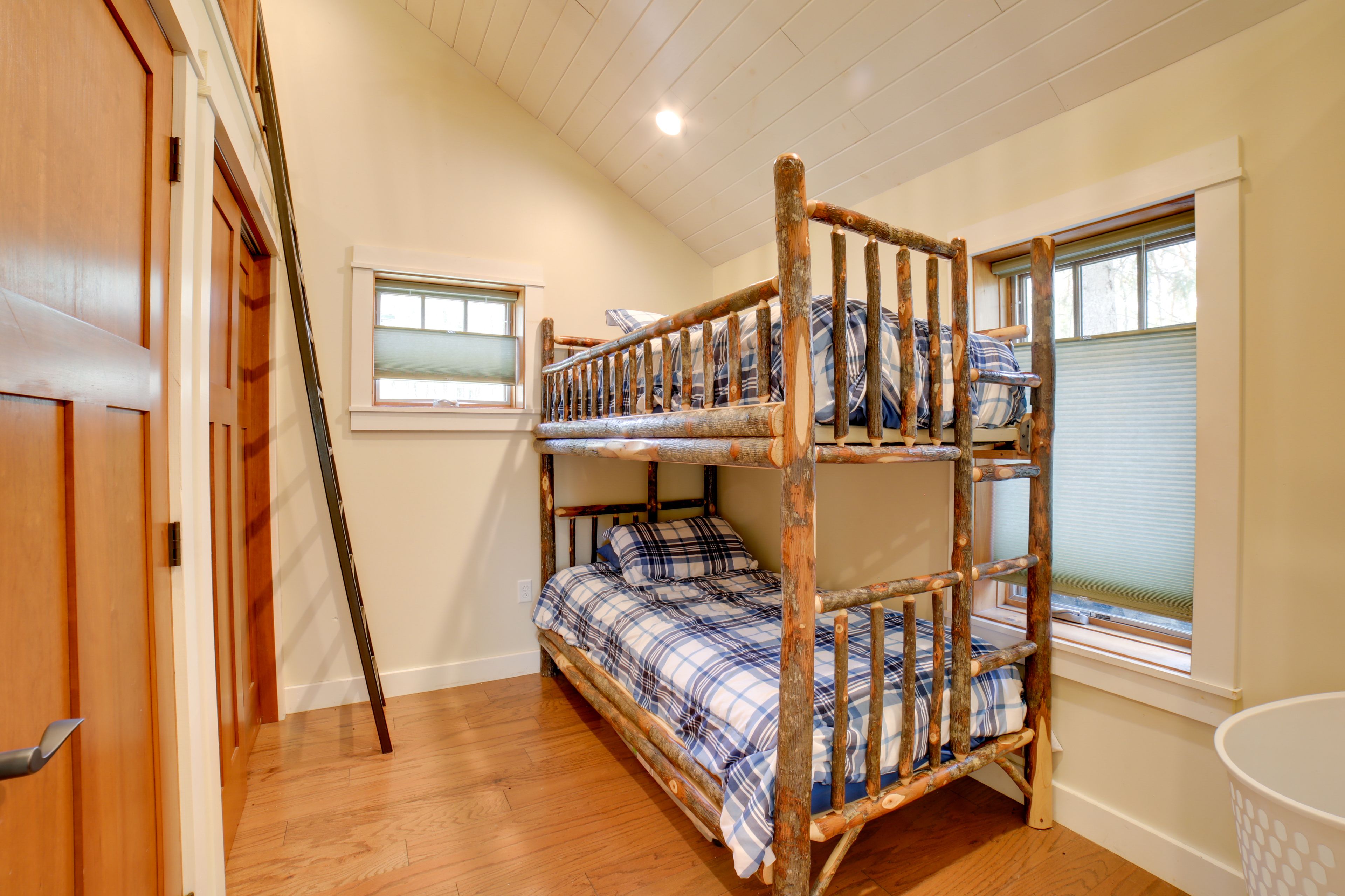 Bedroom | Twin Bunk Bed