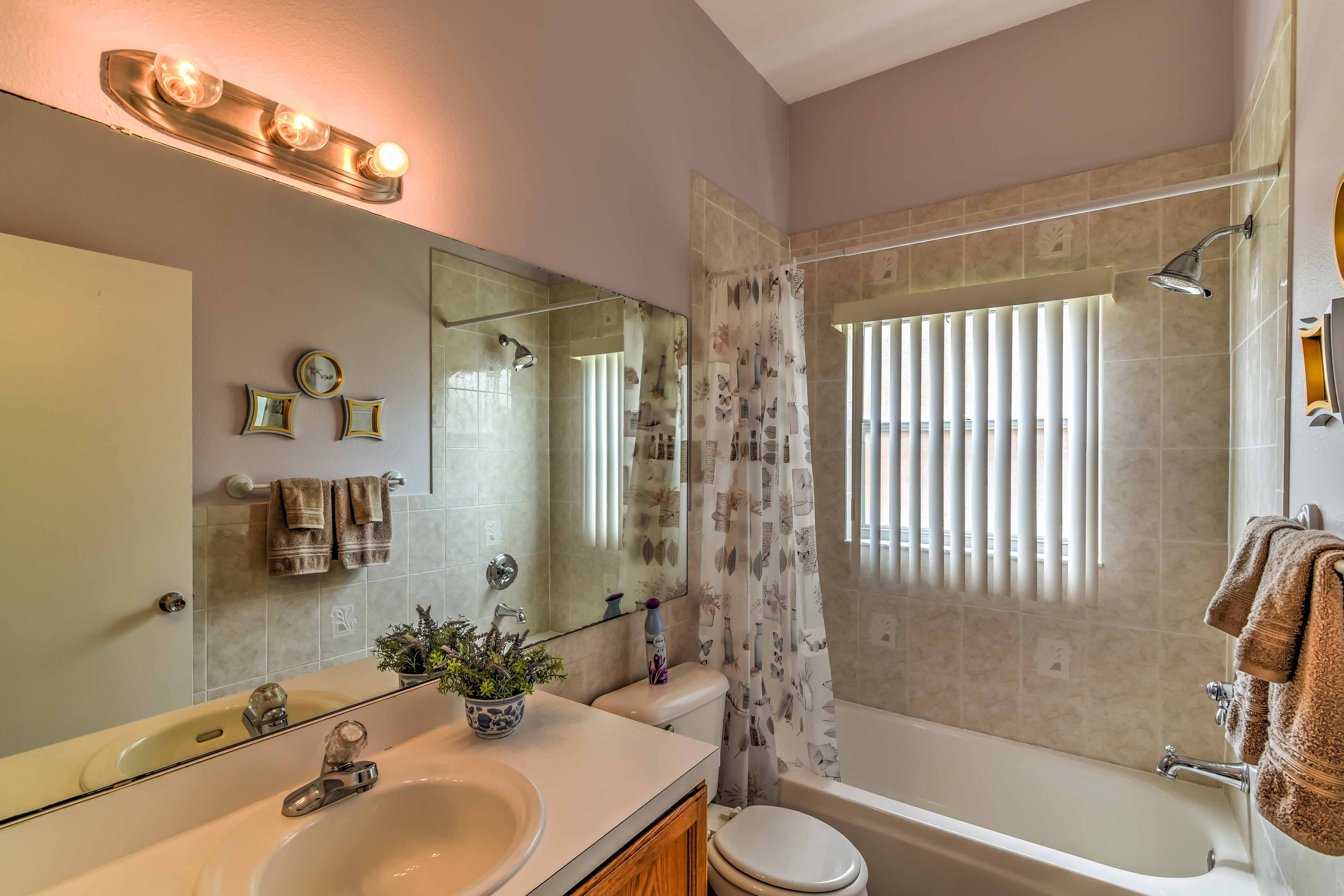 Full Bathroom | Linens Provided