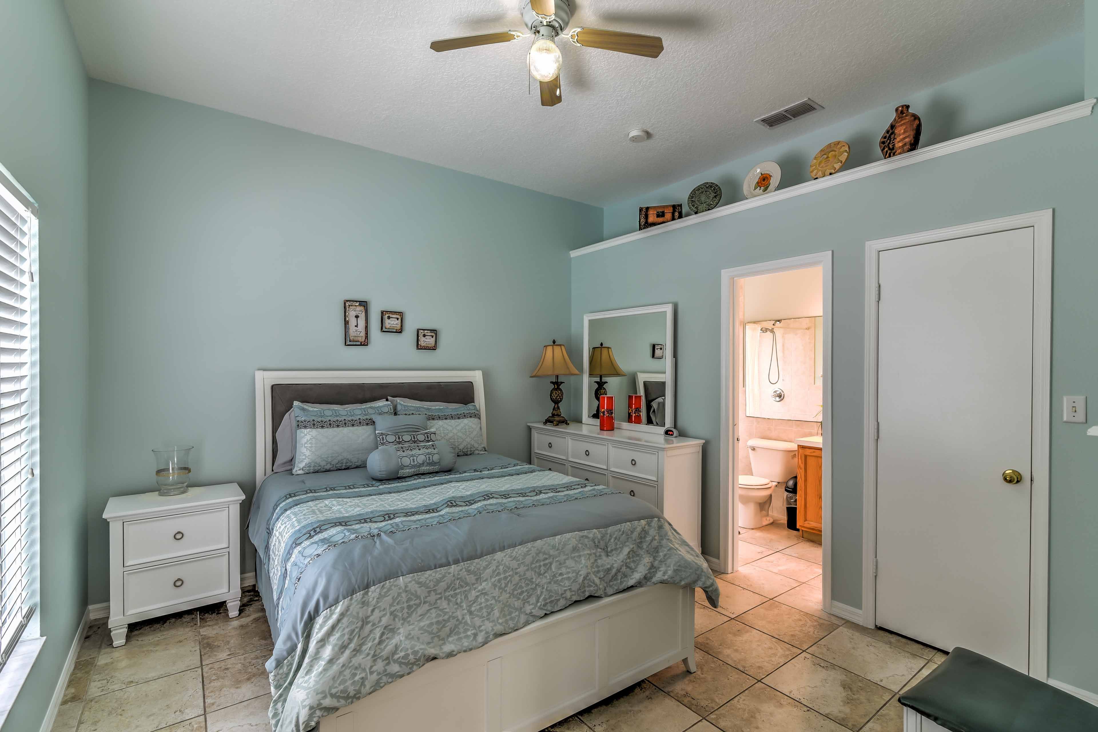 Bedroom 2 | Queen Bed