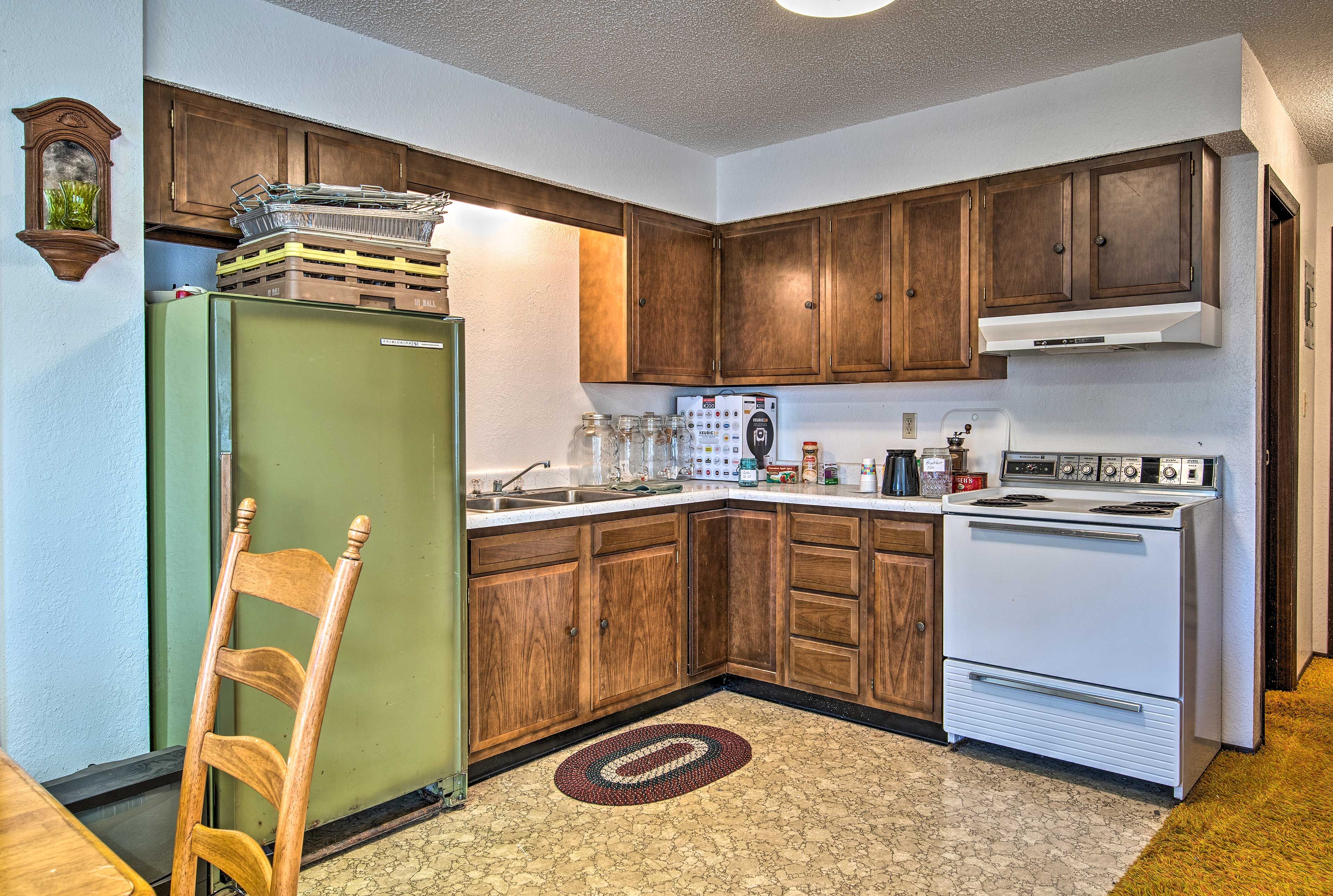 Whip up gourmet goods in the well-equipped kitchenette.