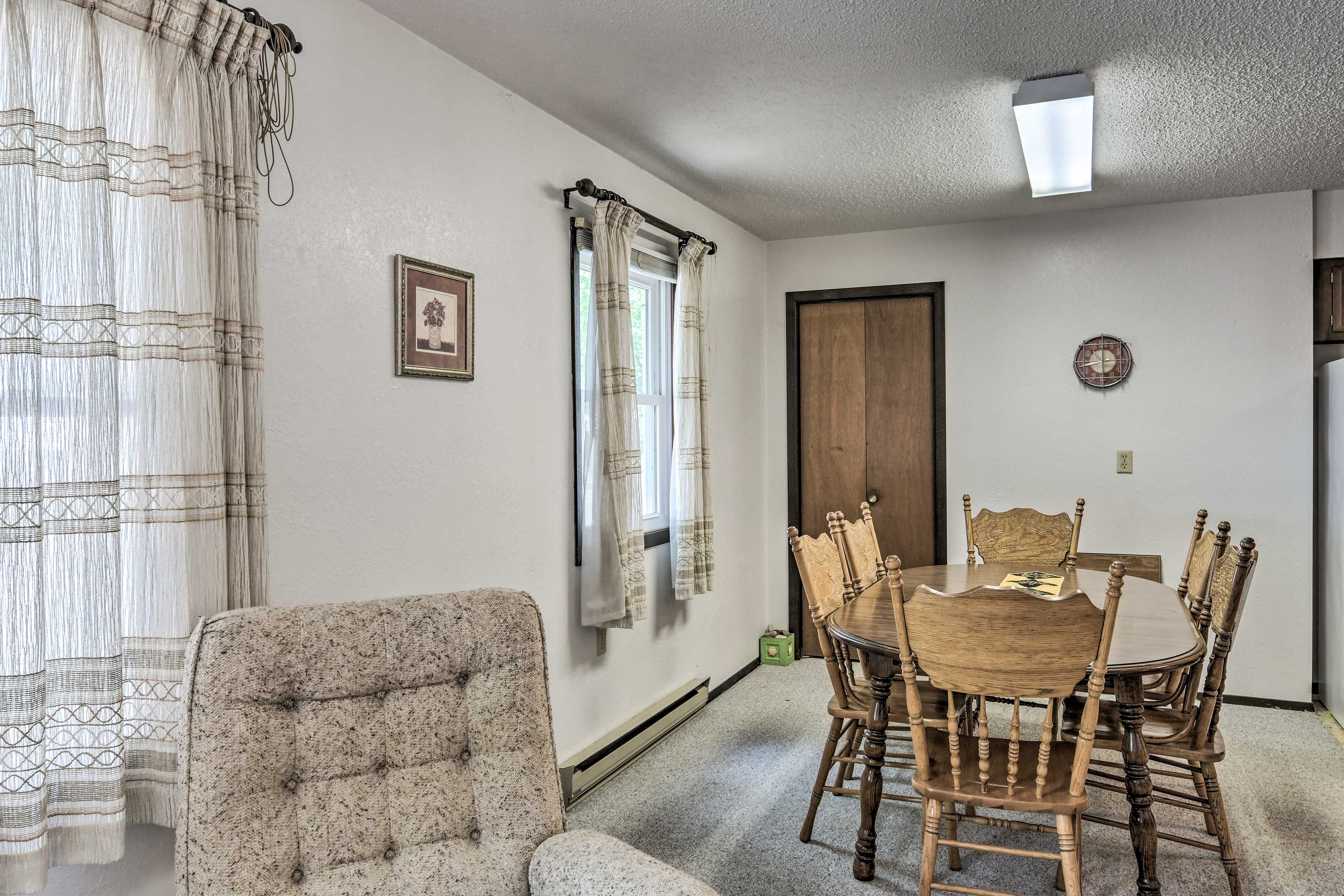 Share home-cooked feasts throughout your stay.