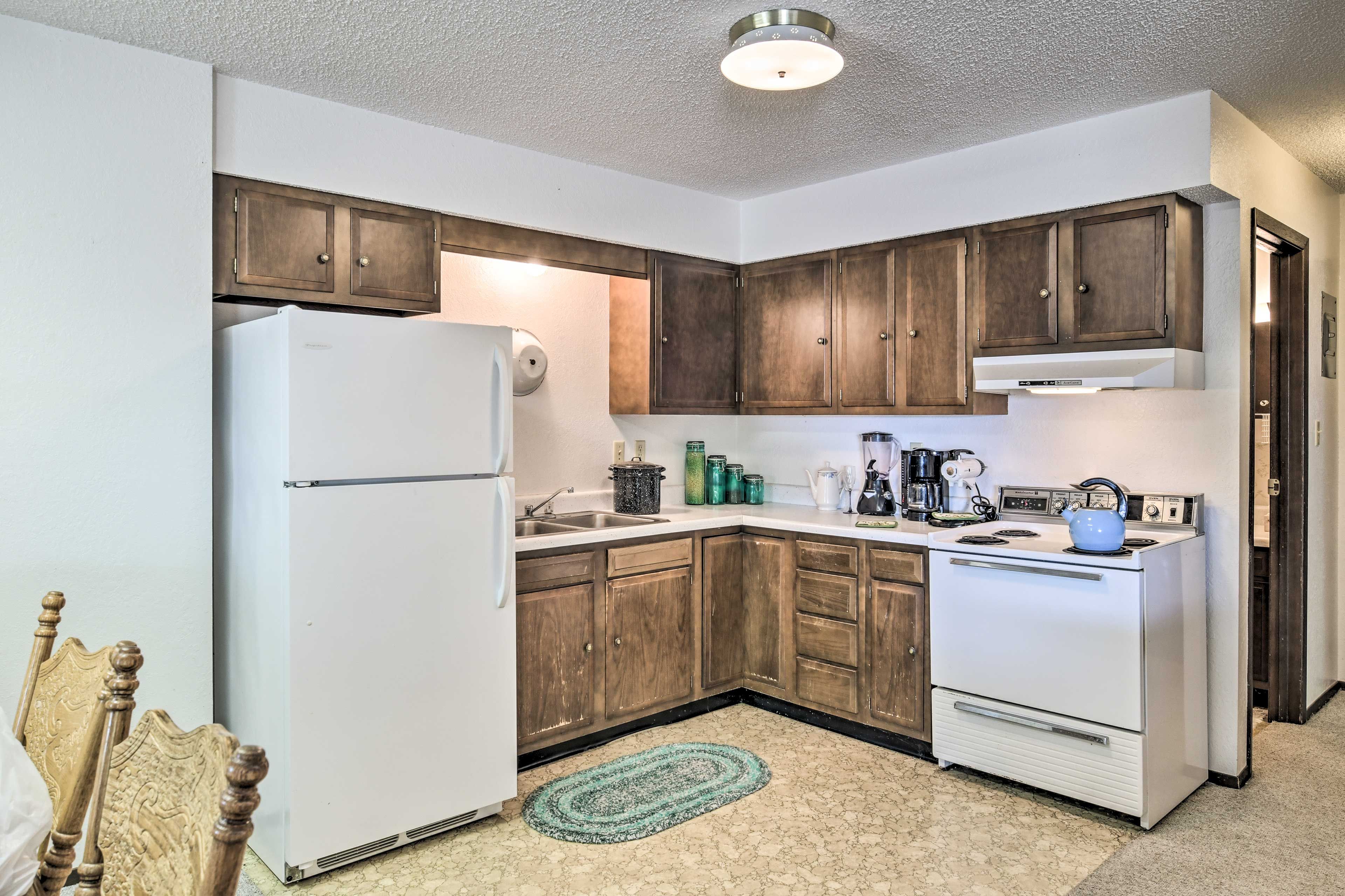 Whip up home-cooked meals in the well-equipped kitchenette.