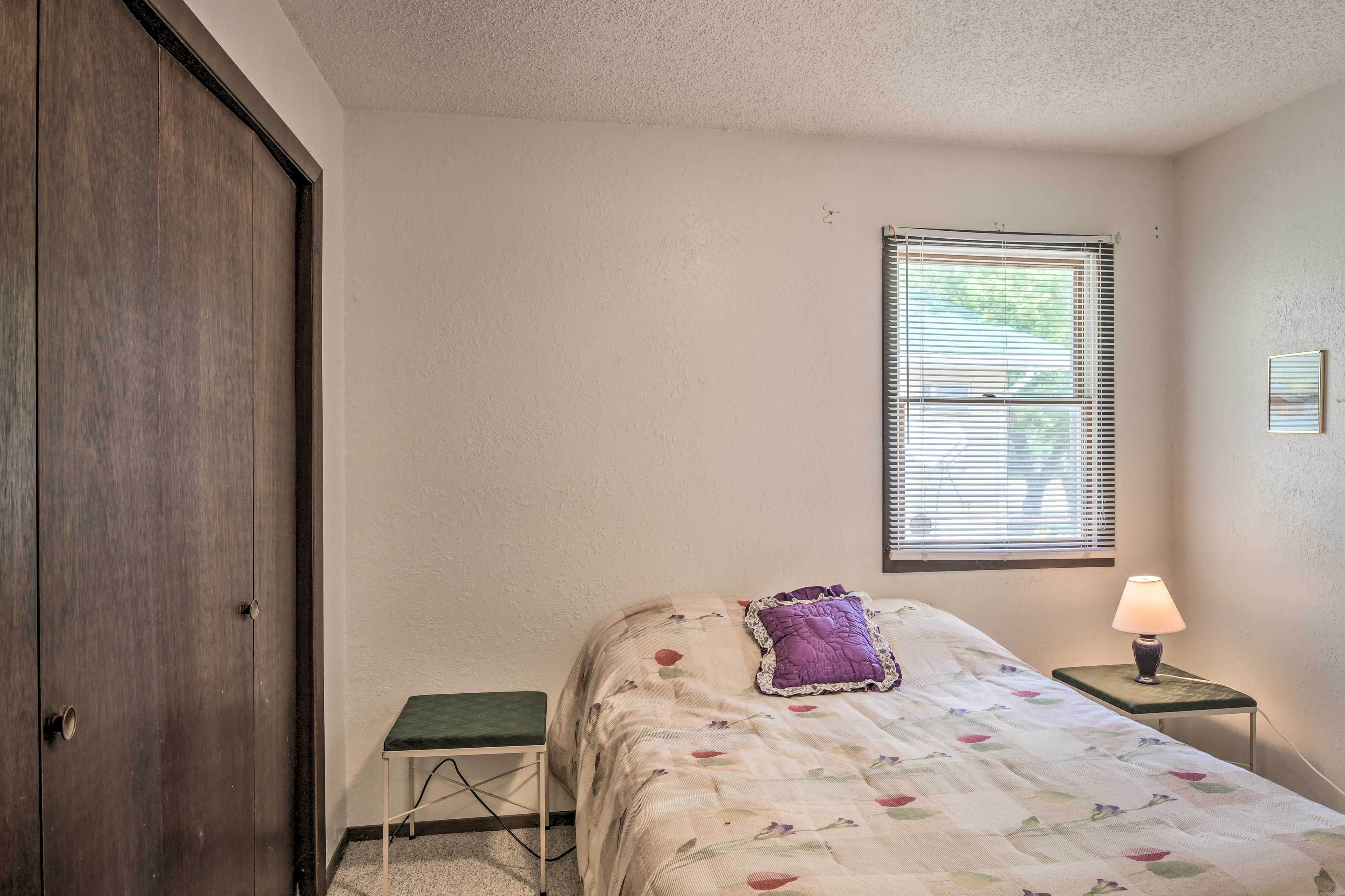Two guests can get cozy on the full bed at night.