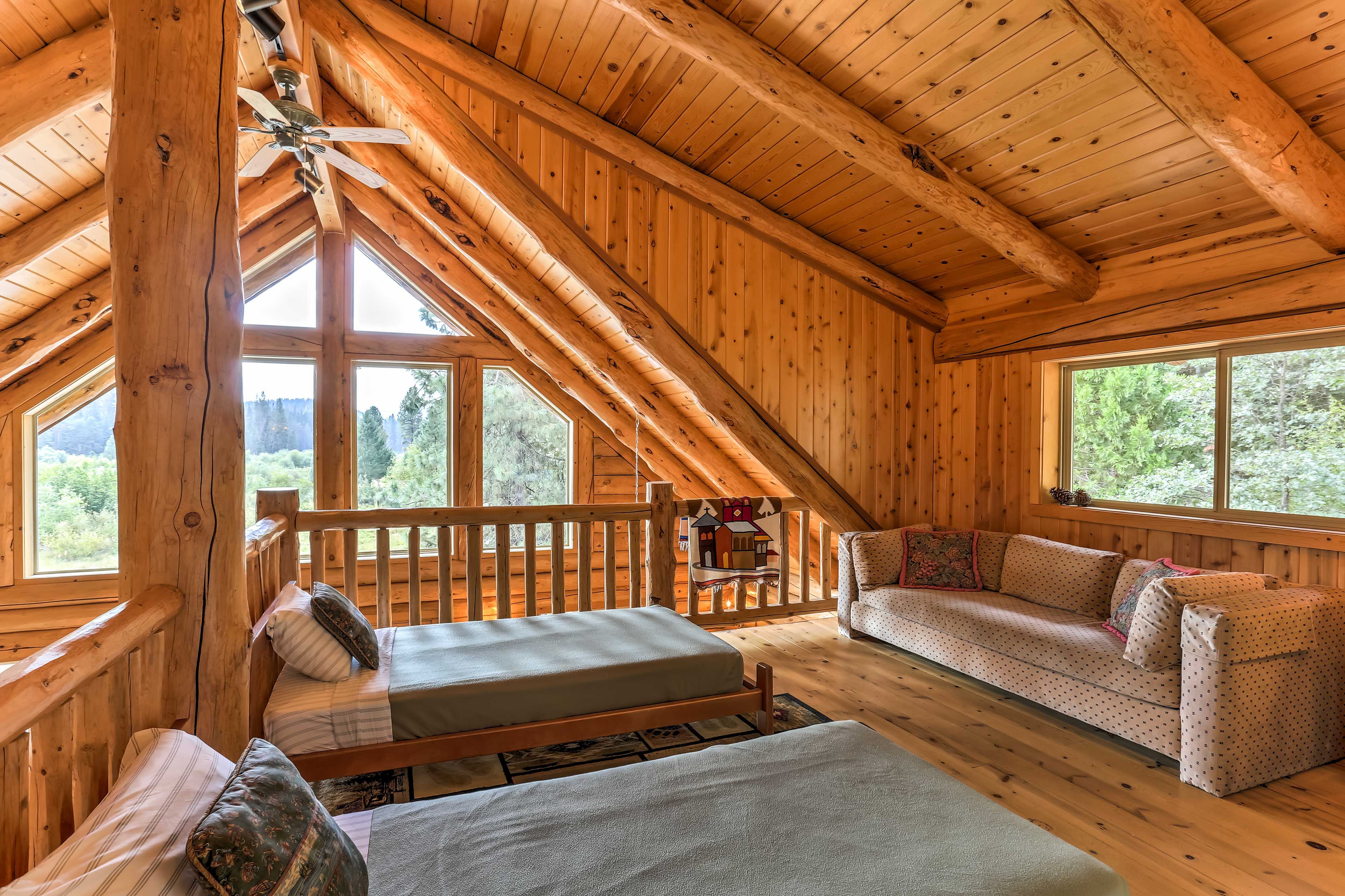 Loft | 2 Twin Beds