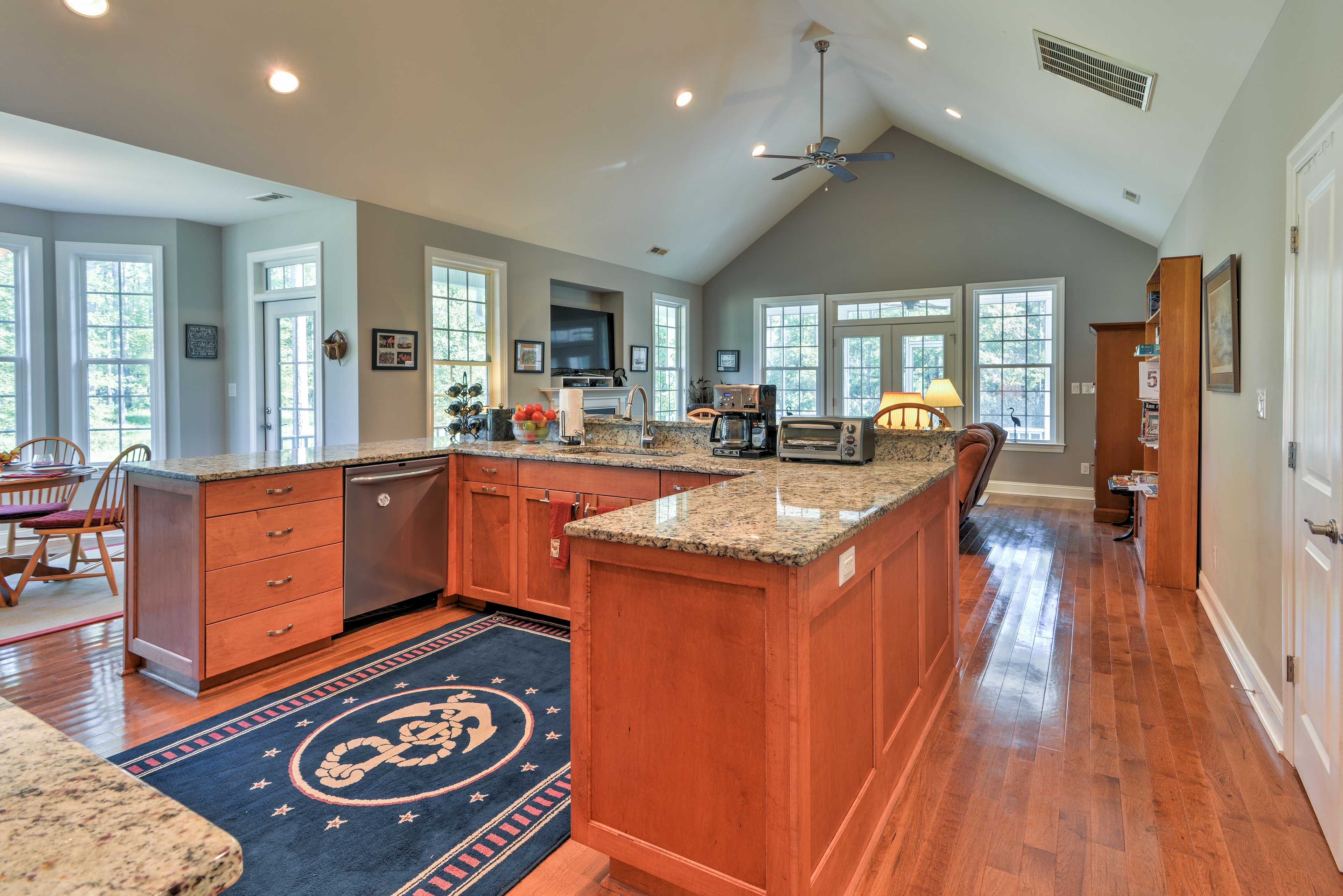 Kitchen | Blender | Toaster | Trash Bags & Paper Towels
