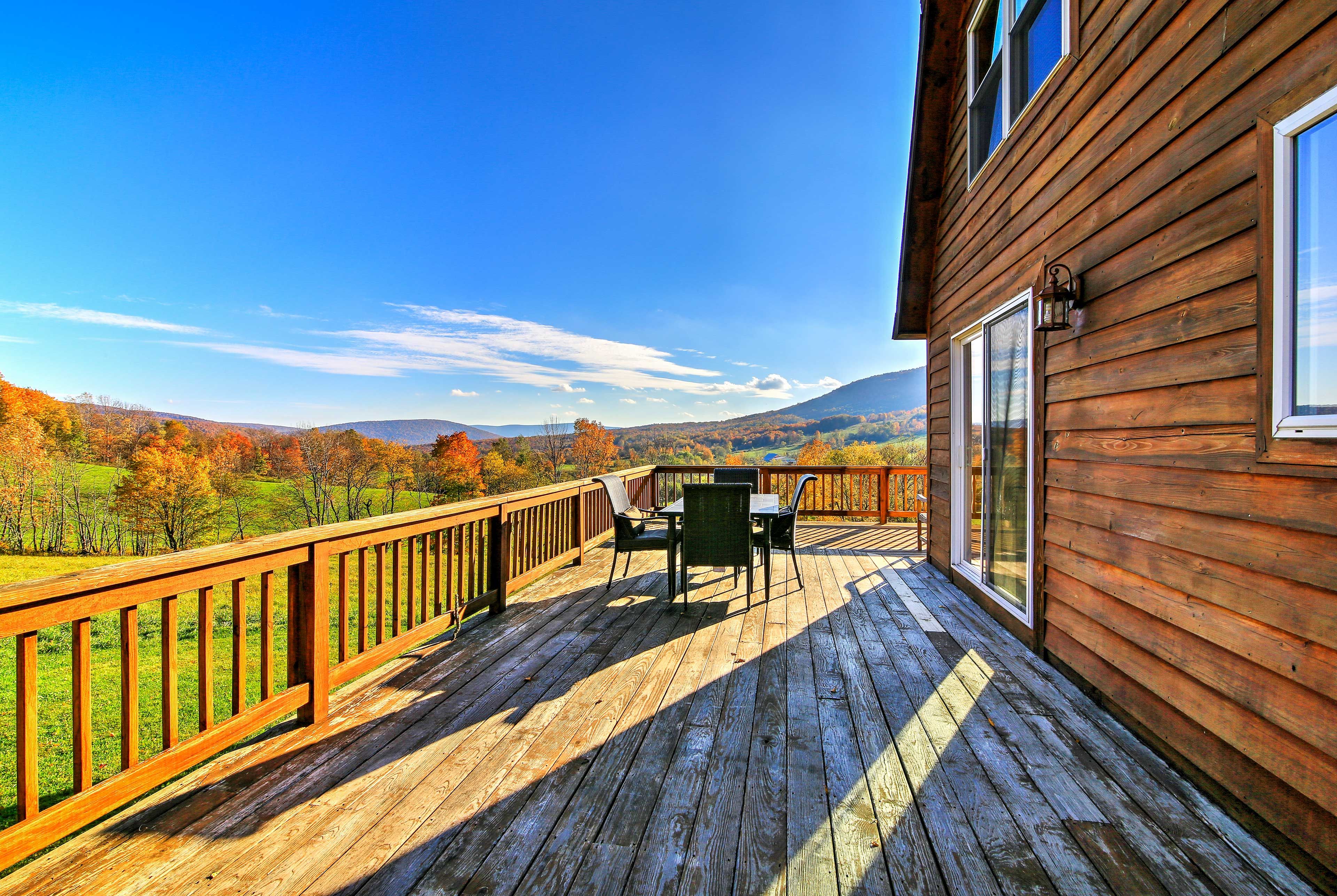 Outdoor Dining Area | Dog Friendly w/ Fee