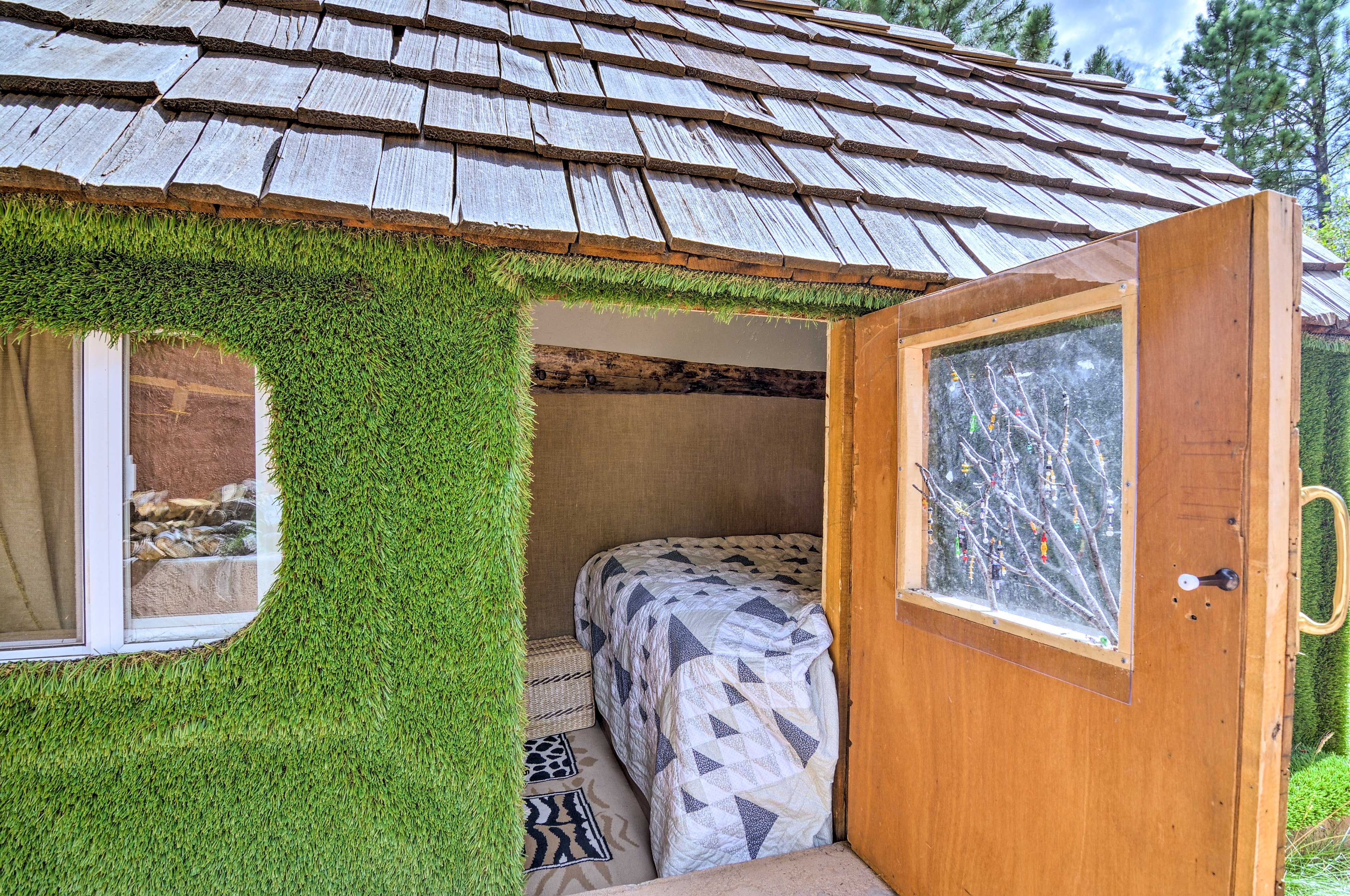 Bedroom 6 (Hobbit Hut)