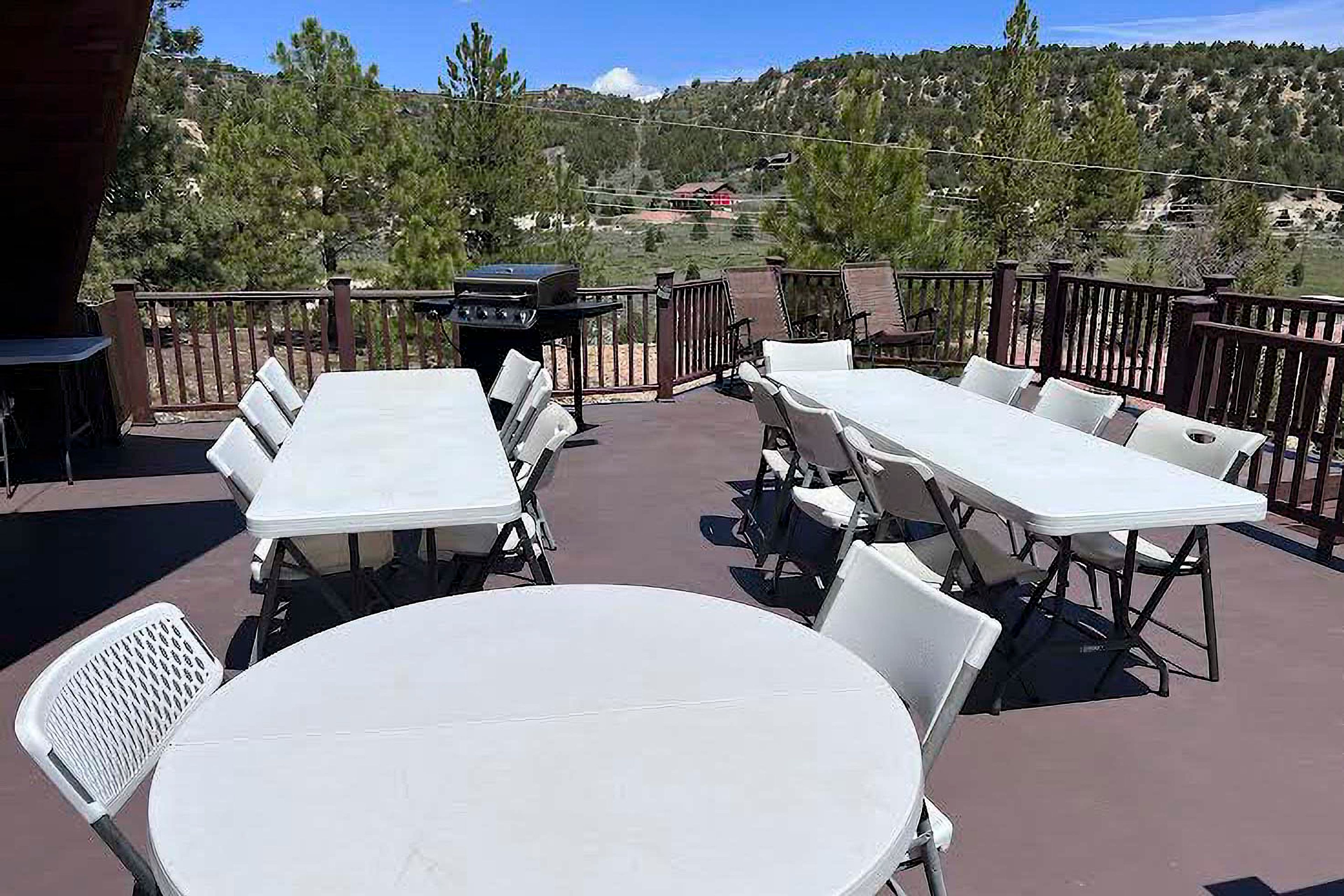 Decks | Outdoor Dining Areas | Gas Grill | Mountain Views | Basketball Hoop