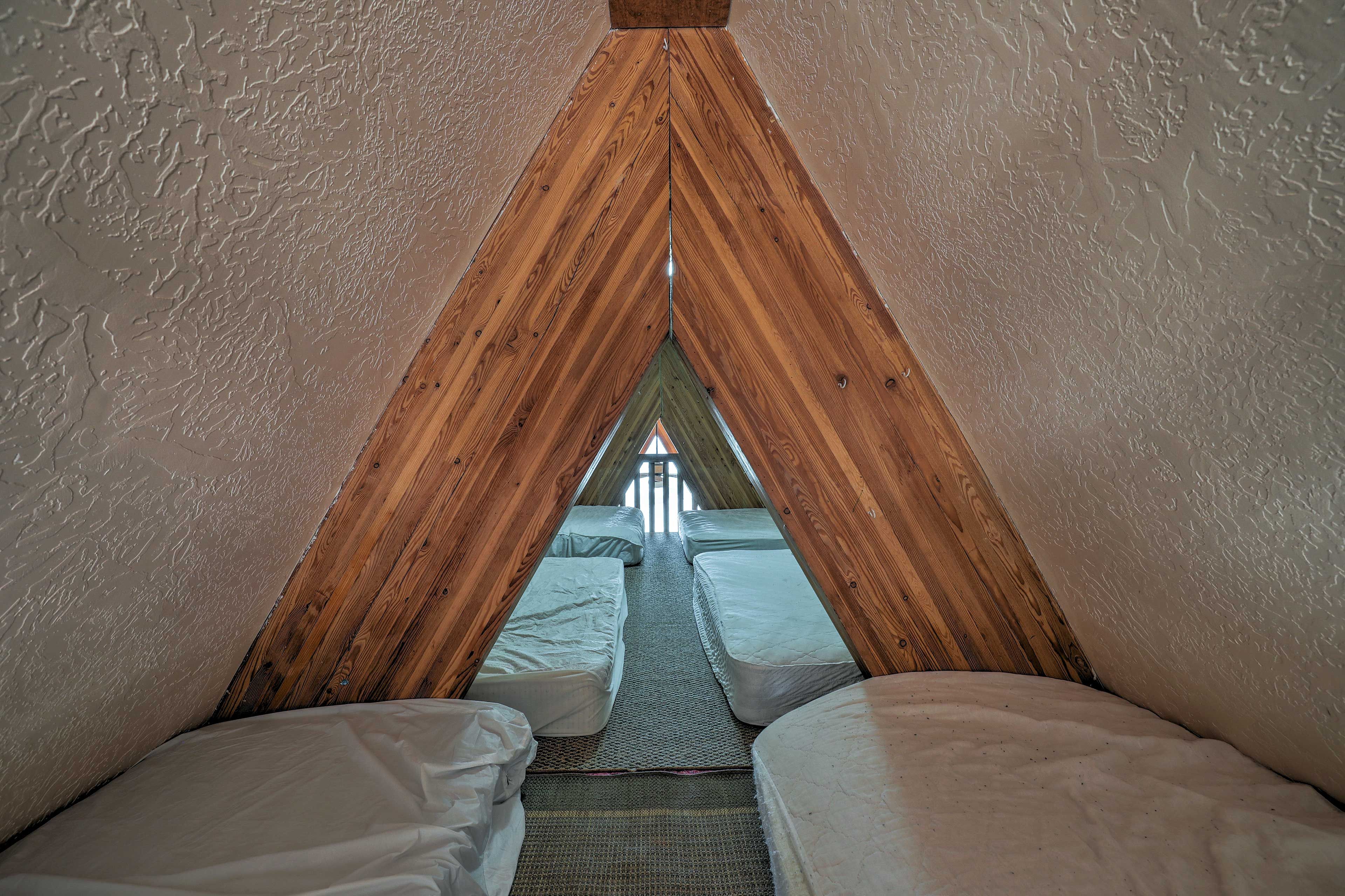 Children's Loft | 6 Twin Floor Mattresses (Bedding Not Included)