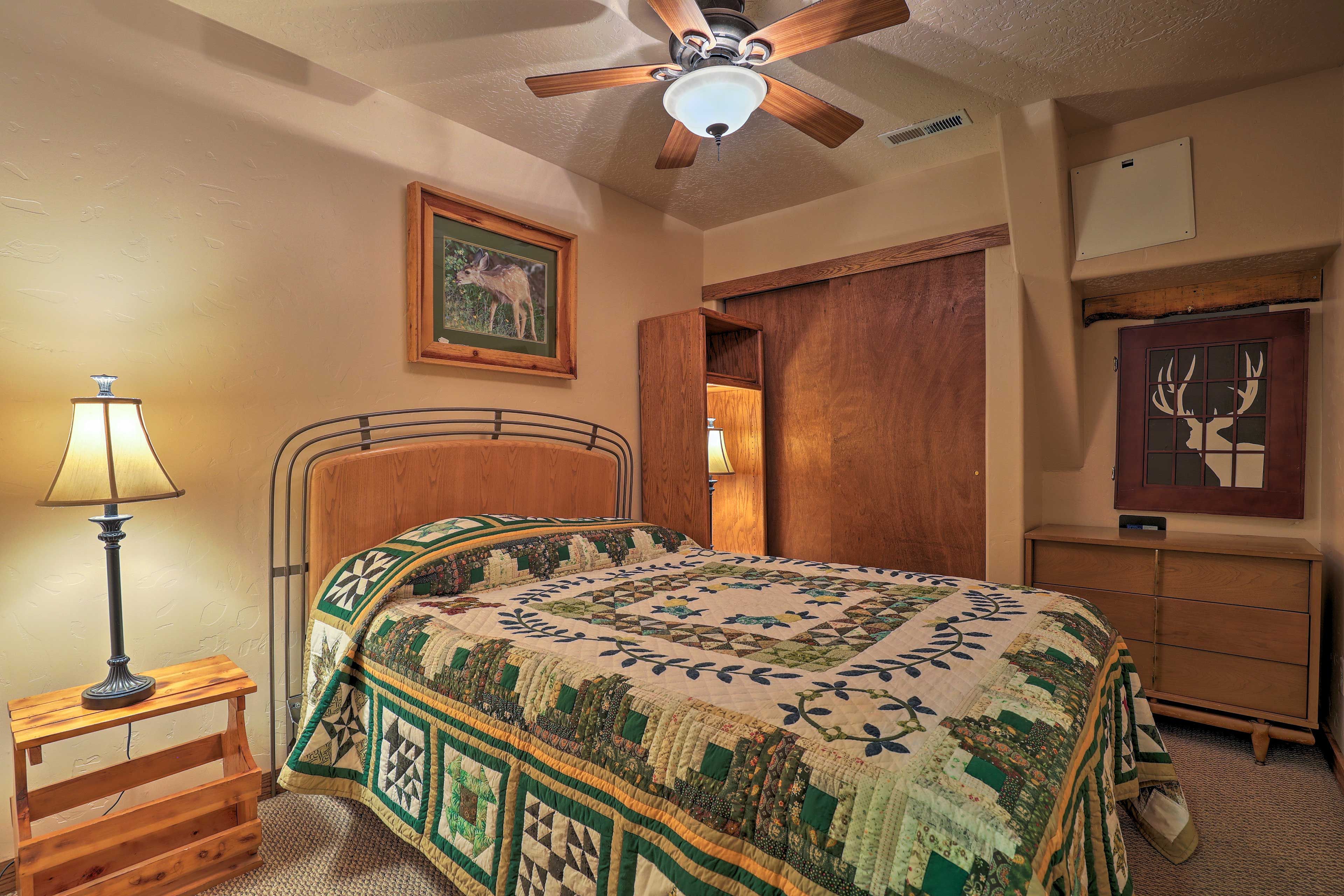 Bedroom 3 | Queen Bed