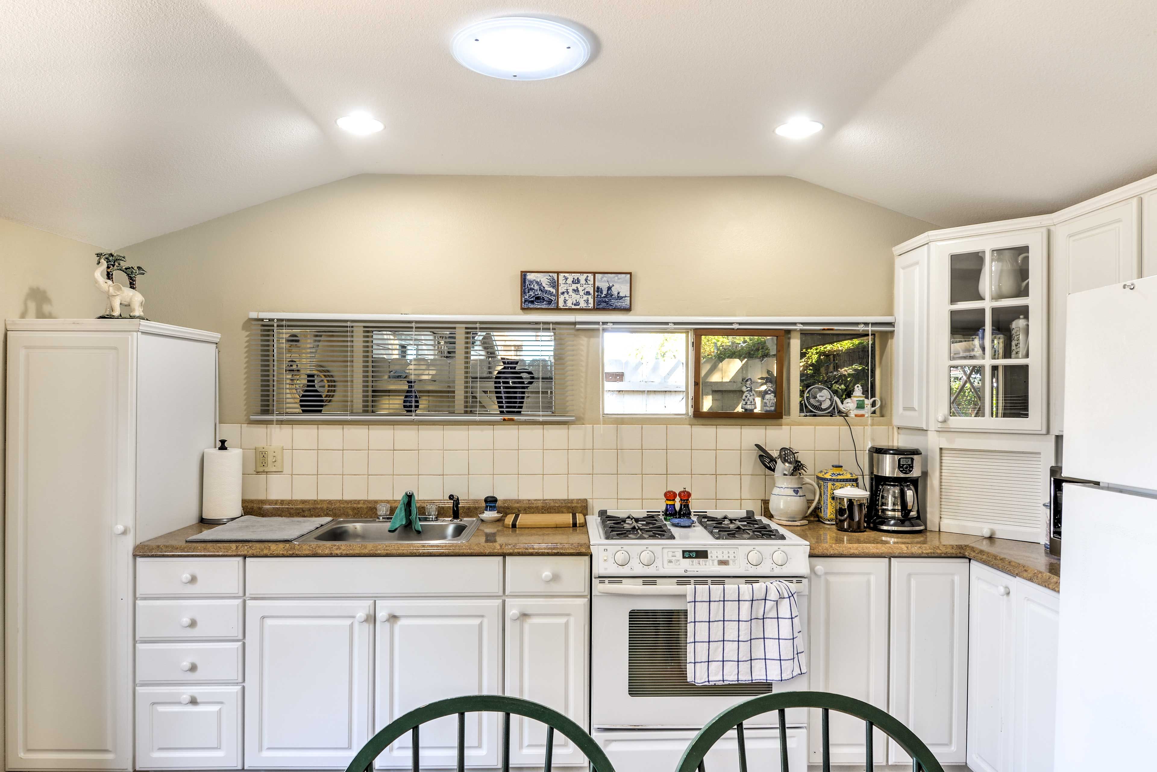 Kitchen | Cooking Basics | Complimentary Spices | Blender | Toaster