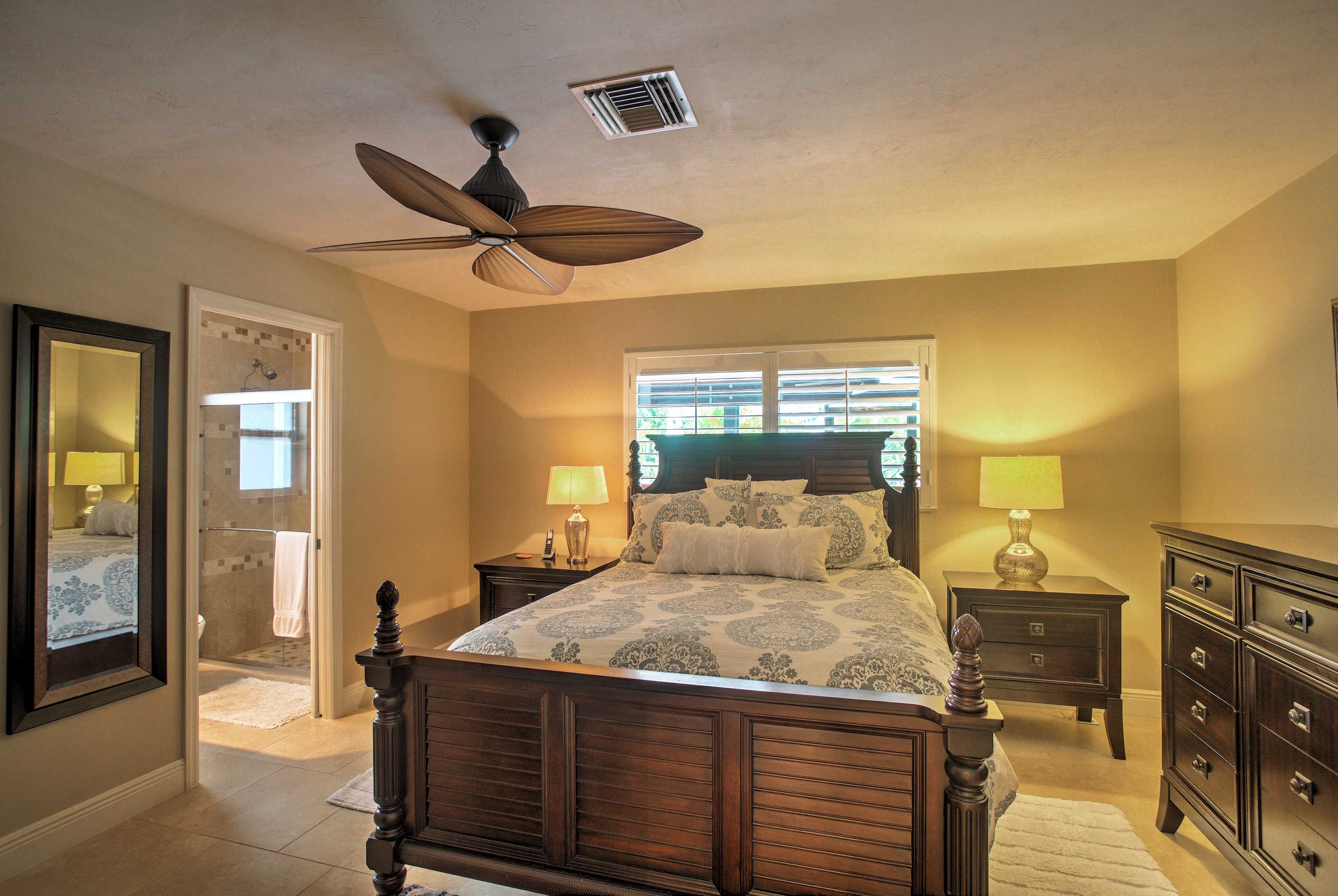 Recuperate in the indulgent queen bedroom w/  flat-screen cable TV.