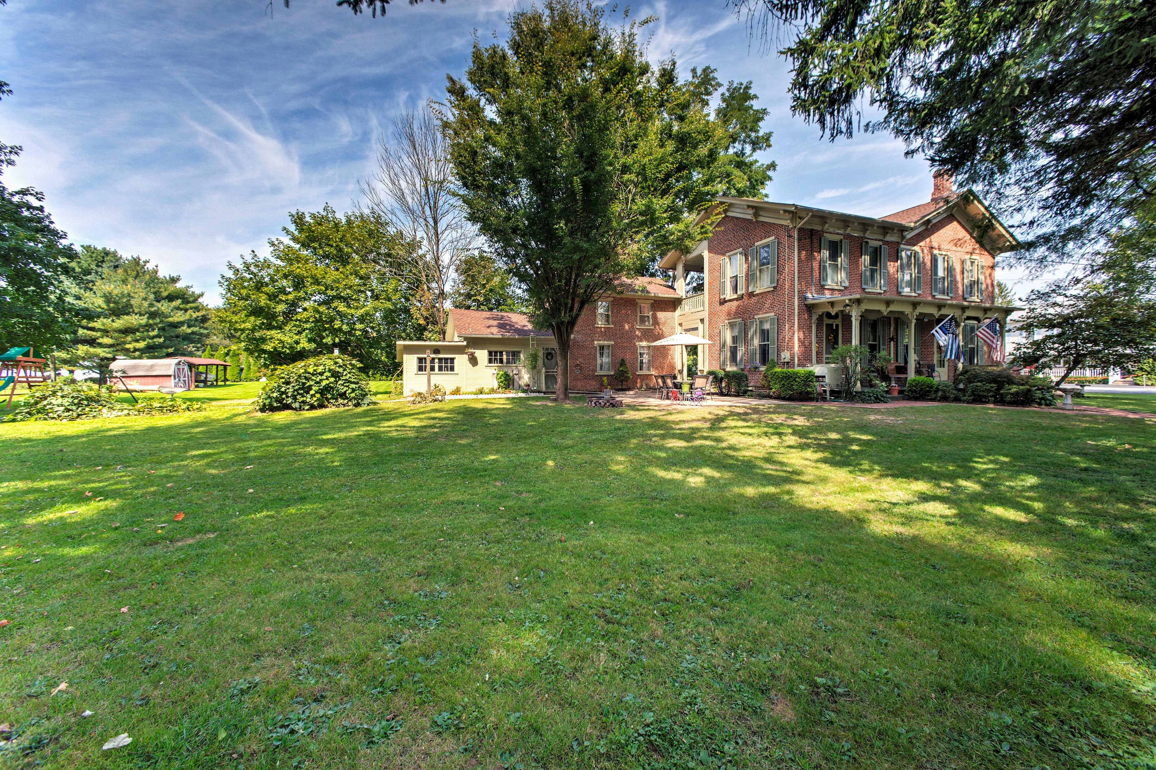 This cottage provides a small-town feel just minutes from the Penn State campus!