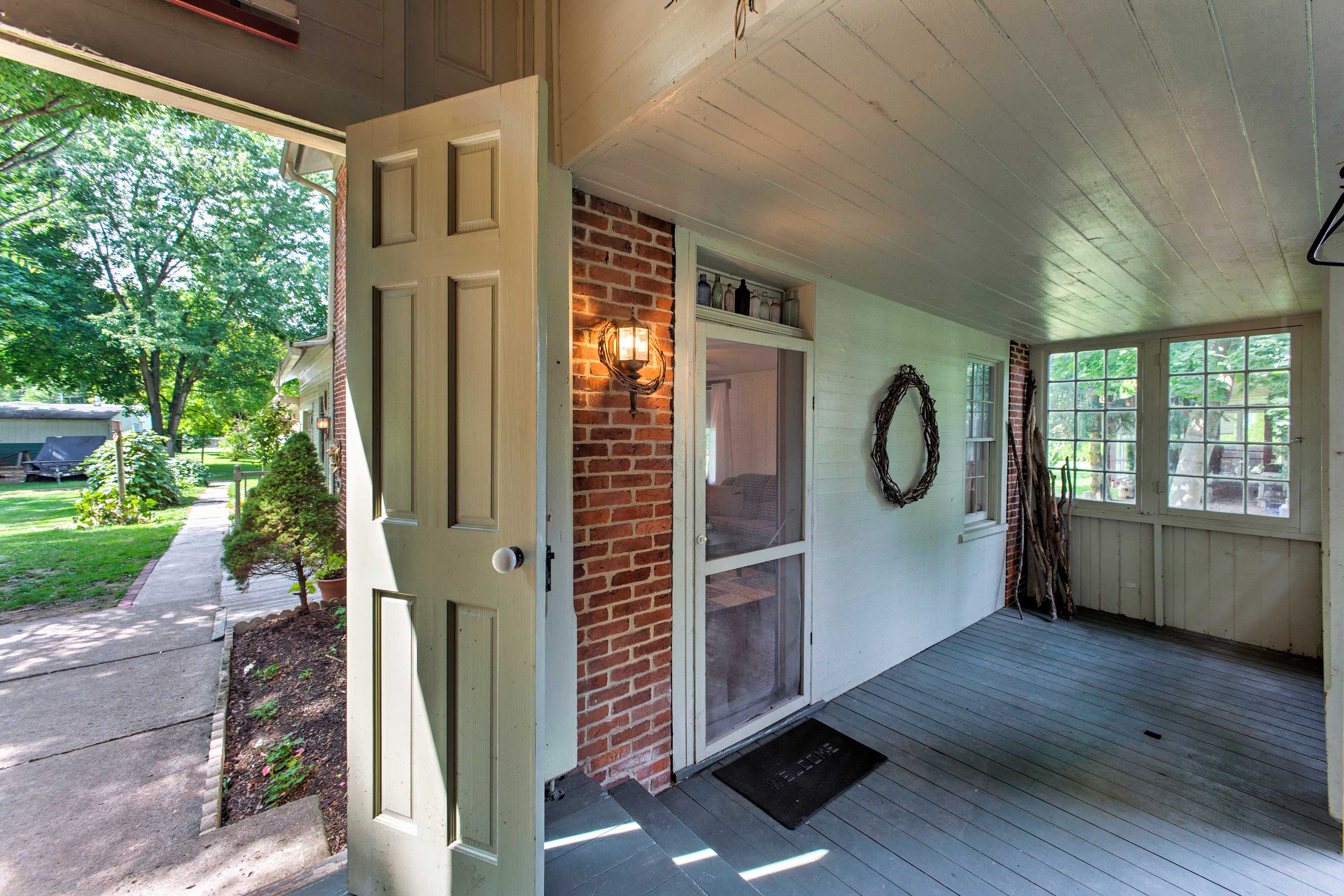 A private breezeway separates the cottage from the main home.