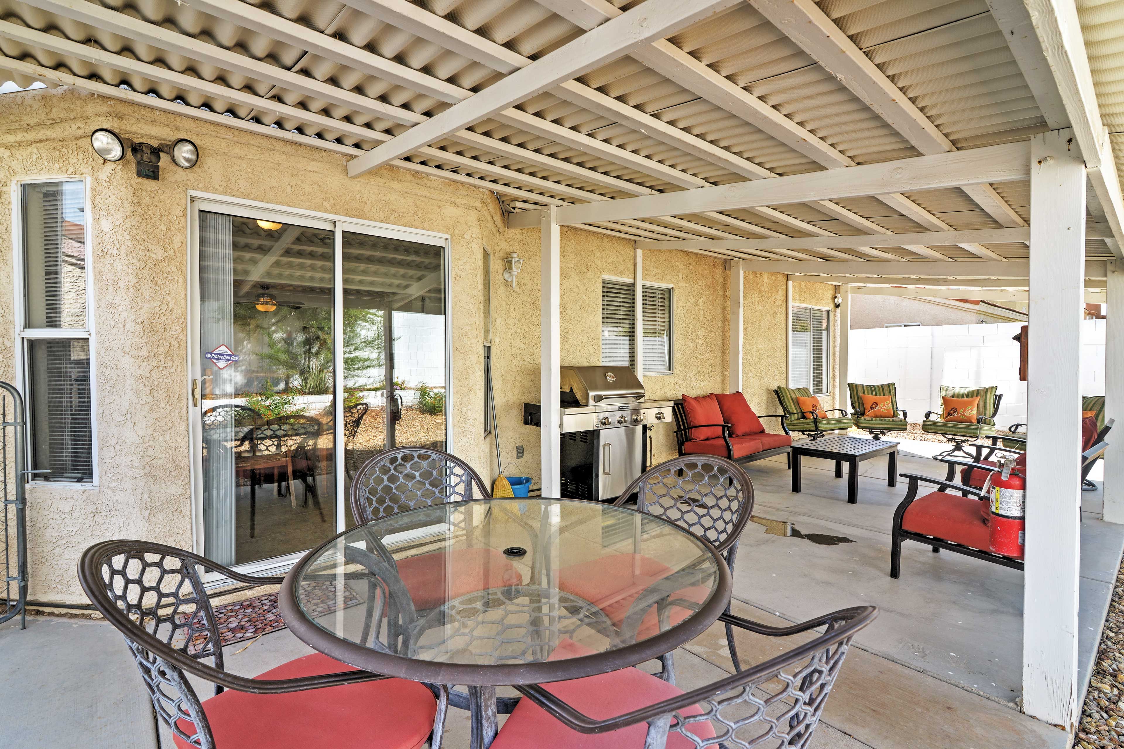 Covered Patio w/ Gas Grill