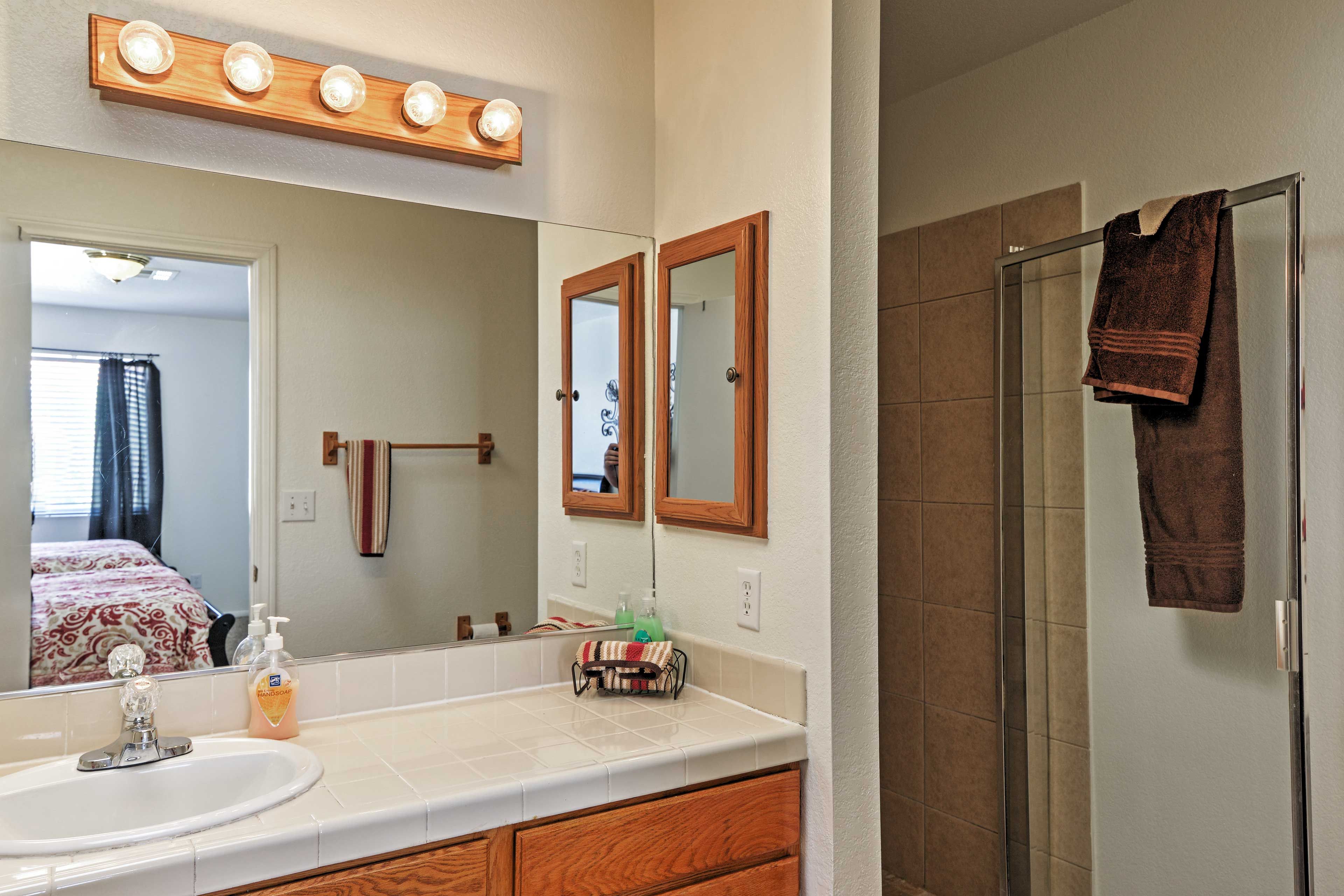 En-Suite Bathroom | Linens & Towels