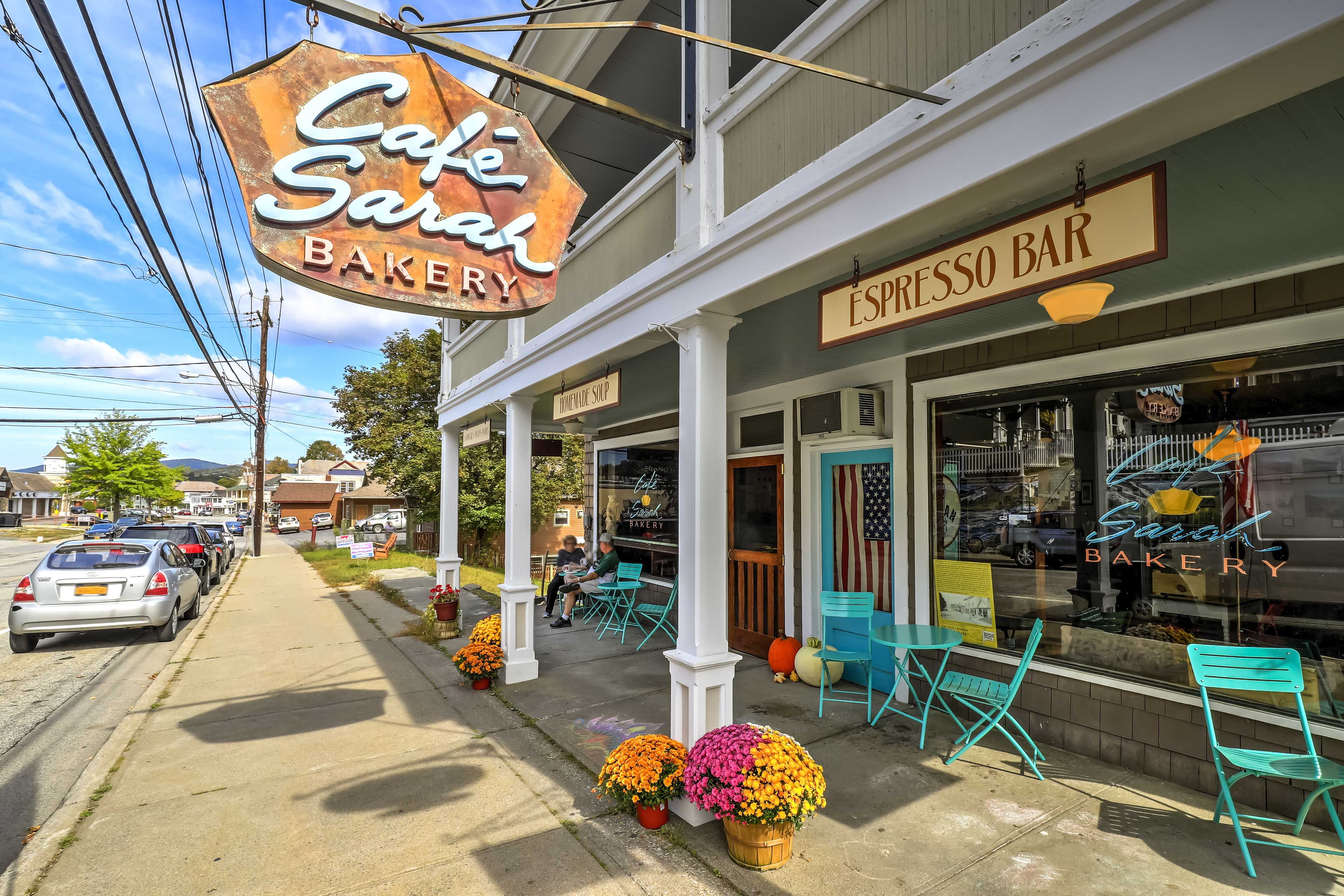 1 Block from Restaurants & Antique Shops