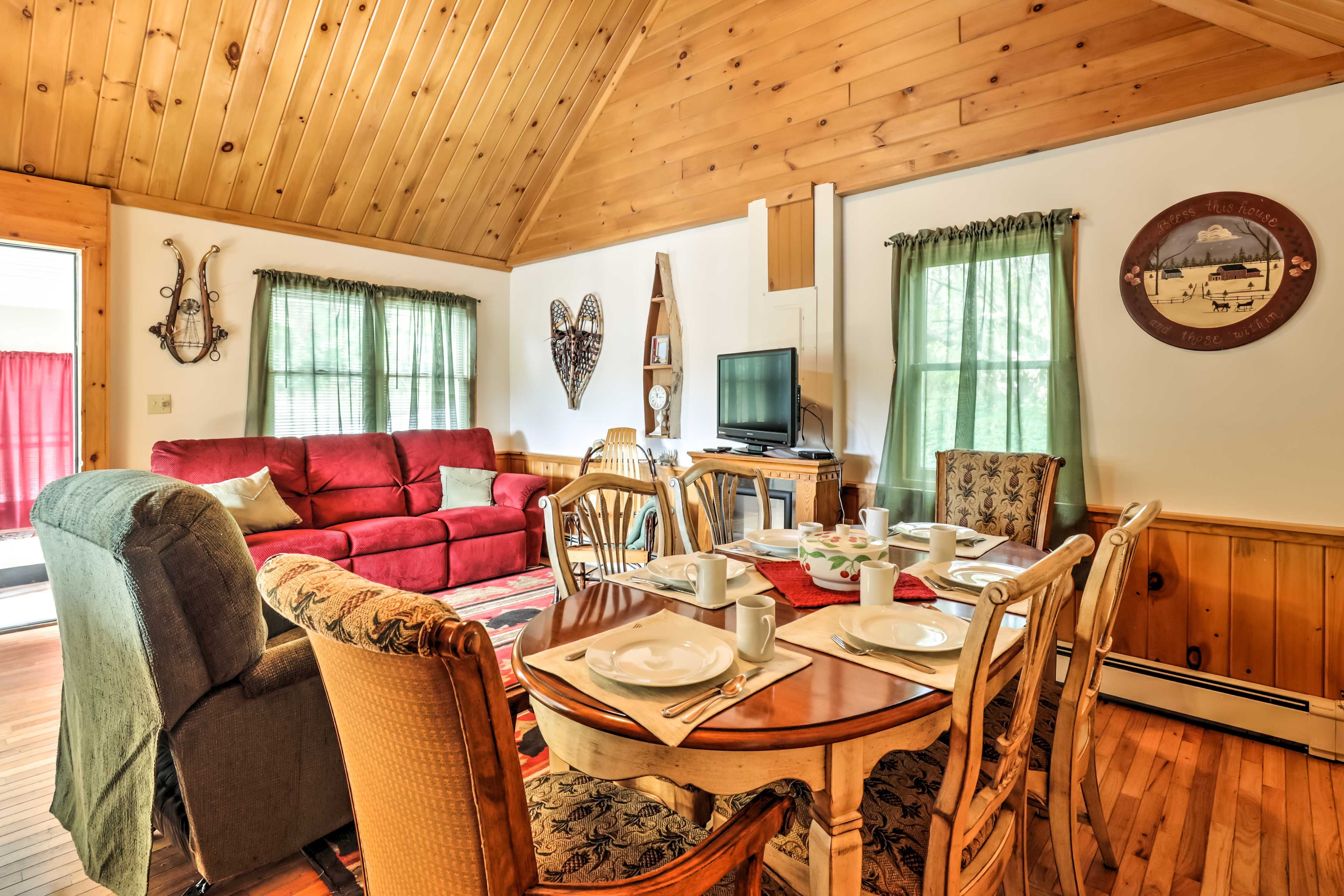 Dining Space | Dishware & Flatware Provided