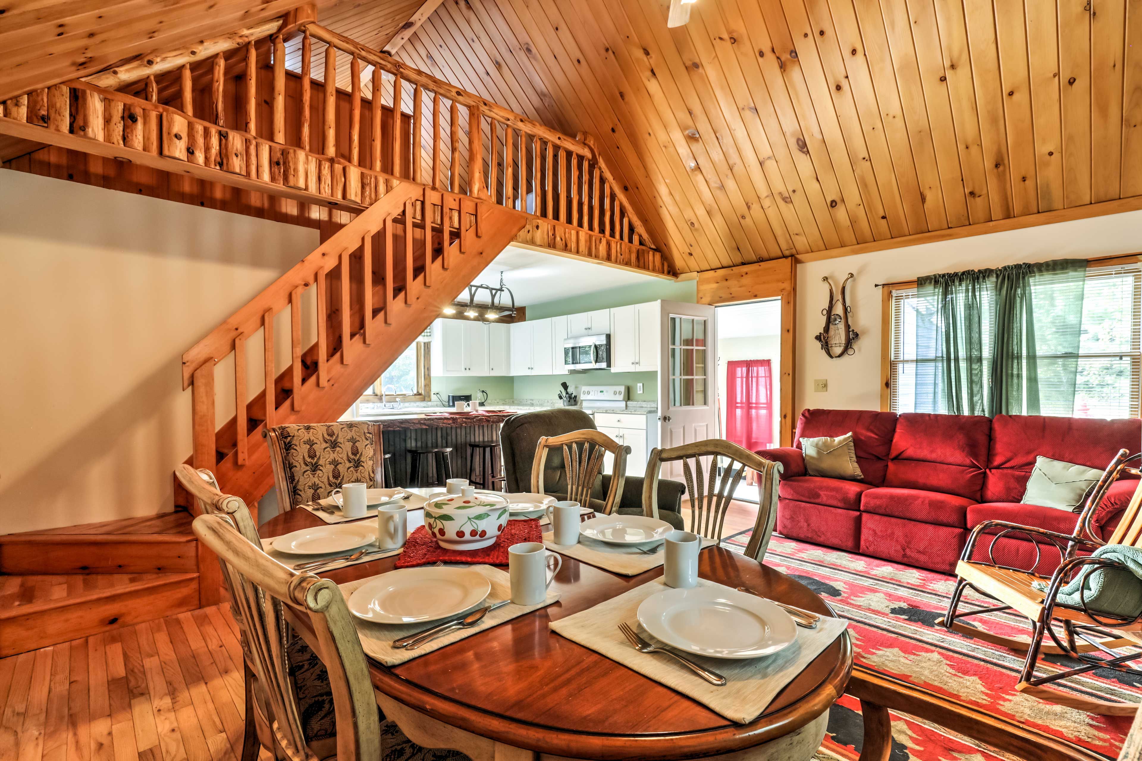 North Creek Vacation Rental | 2BR + Loft | 1BA | 1,000 Sq Ft | Stairs Required