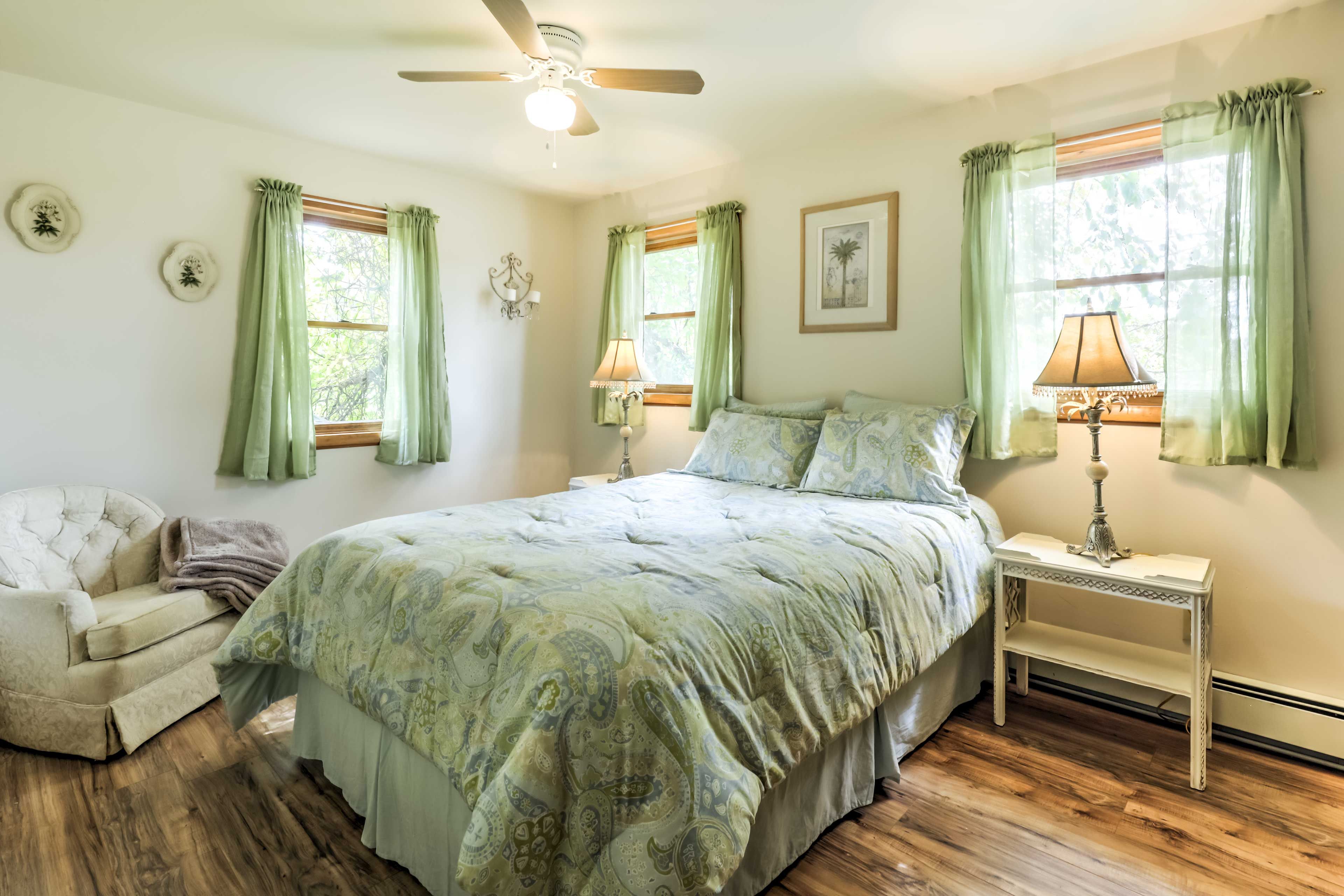 Bedroom 1 | Queen Bed | Linens Provided