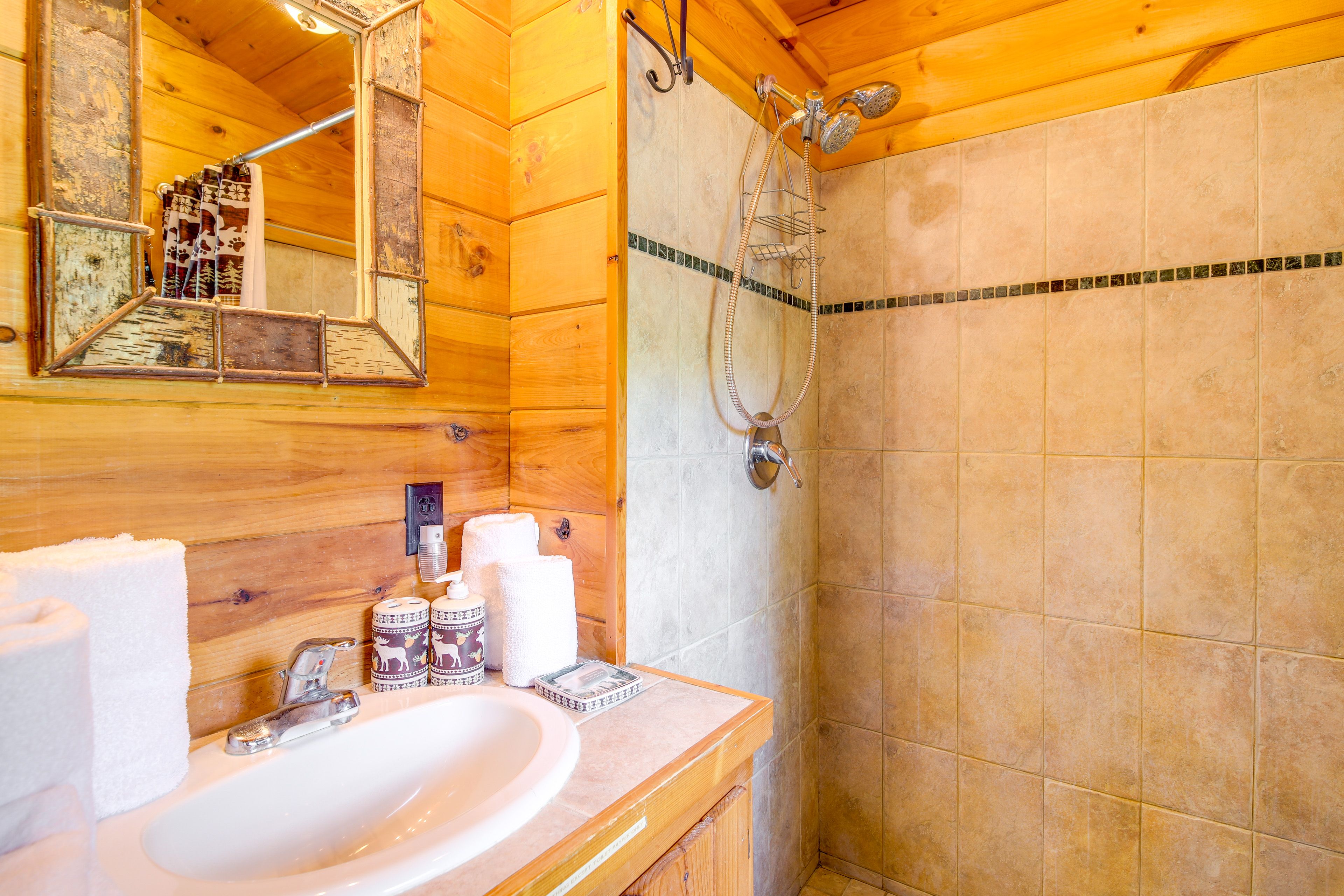Full Bathroom | Complimentary Toiletries